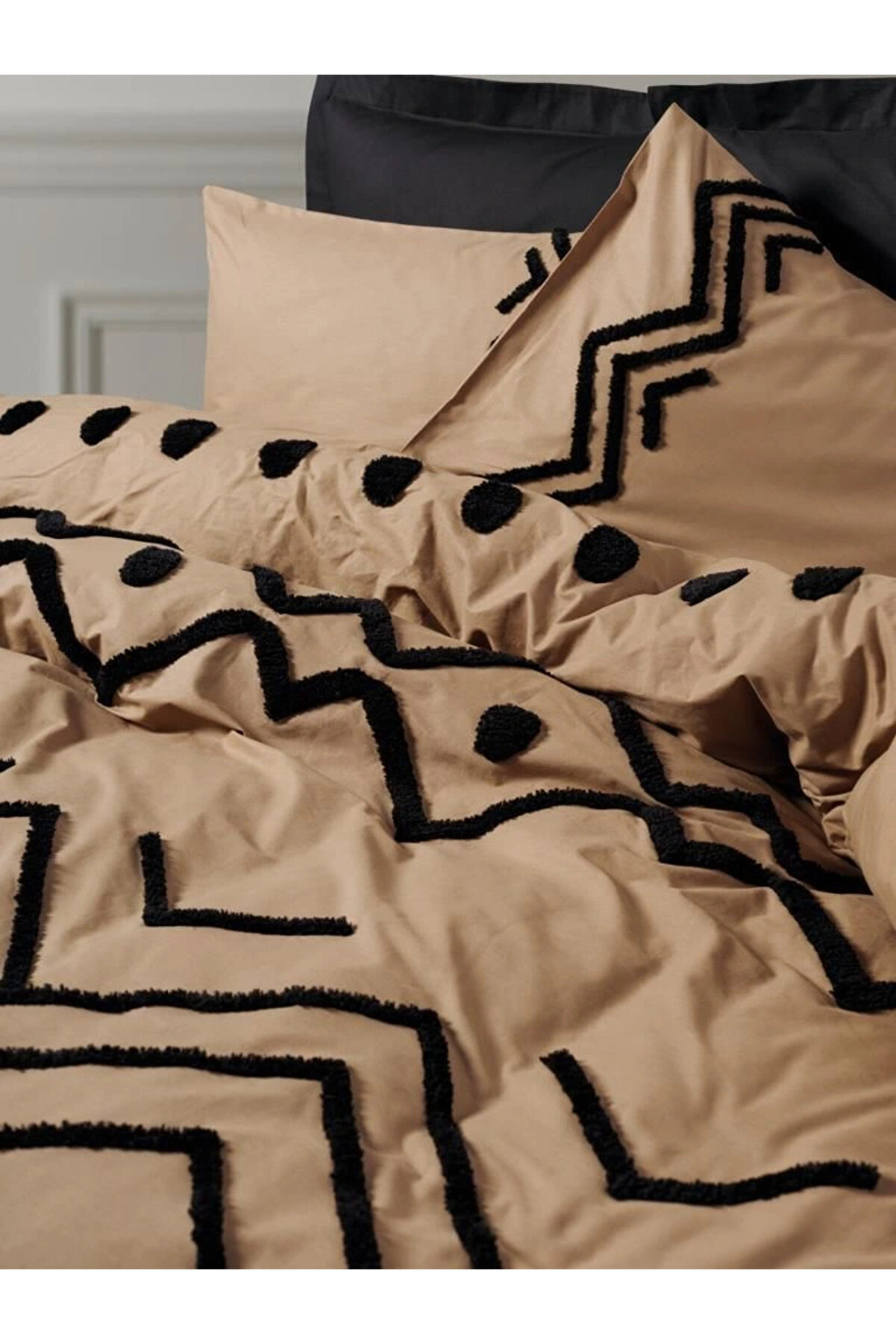 Cotton Box Puf Nakışlı Ranforce Çi̇ft Ki̇şi̇li̇k Nevresi̇m Takımı Eli̇o Bakır Si̇yah