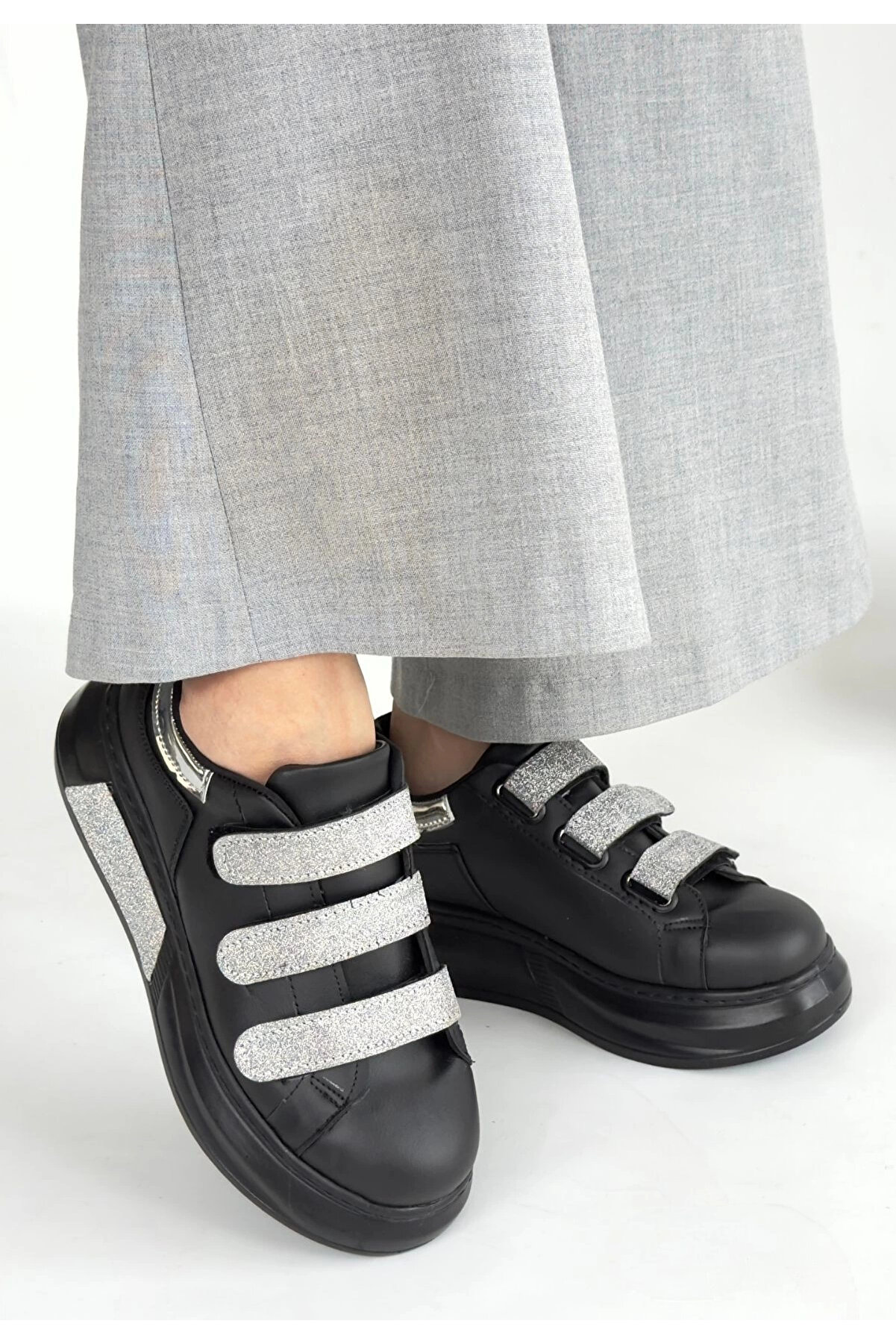 Kuzgun Ti̇caret Eli̇ka Si̇yah Ci̇lt Si̇mli̇ Cırt Cırtlı Spor Ayakkabı