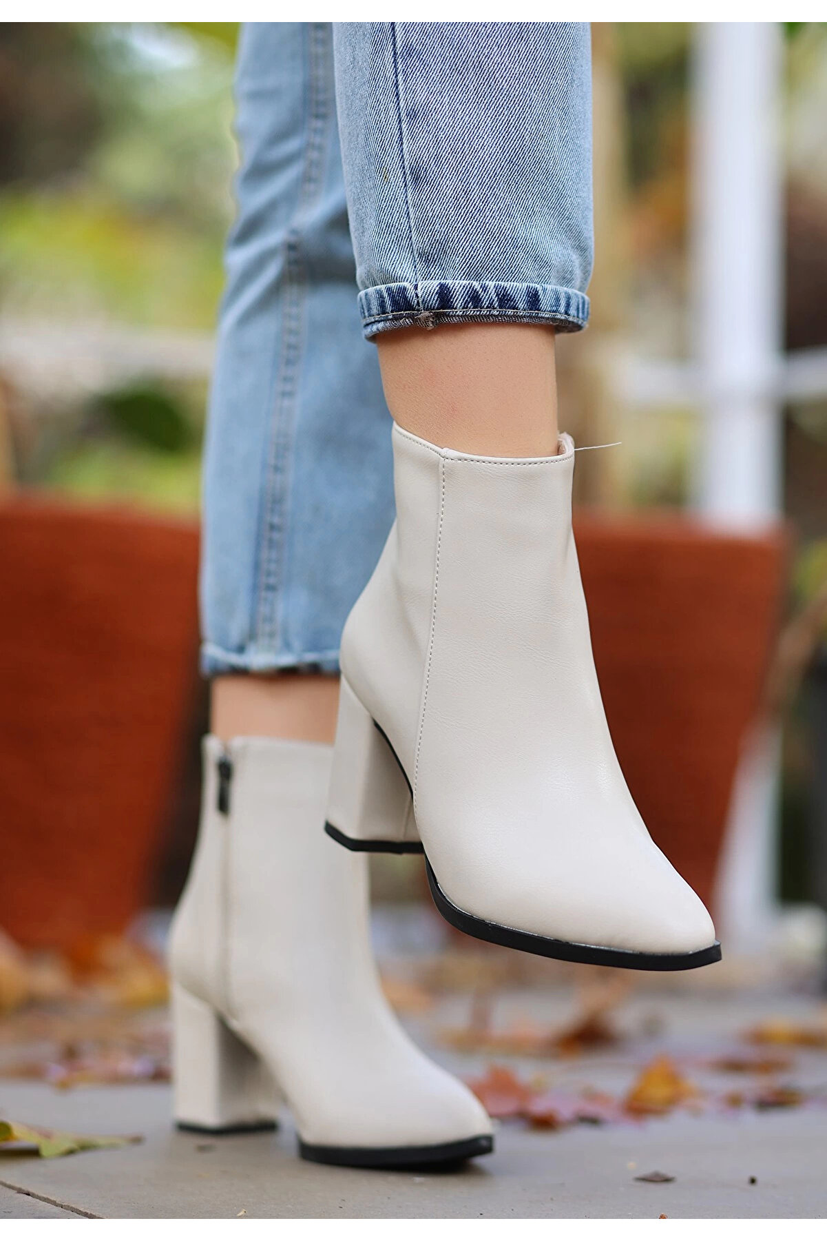 Buti̇k Bi̇ya Bej Ci̇lt Topuklu Bot