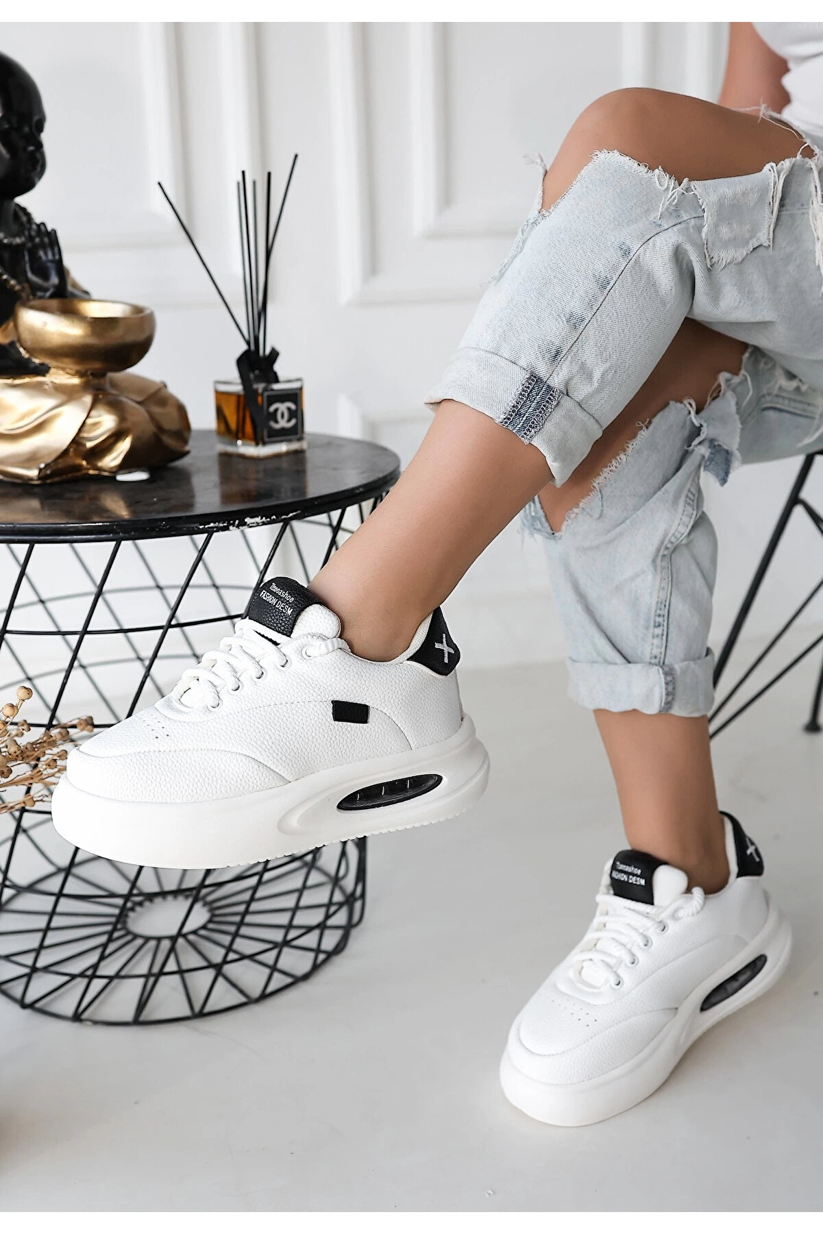 Buti̇k Chri̇s Beyaz Ci̇lt Si̇yah Detaylı Bağcıklı Spor Ayakkabı