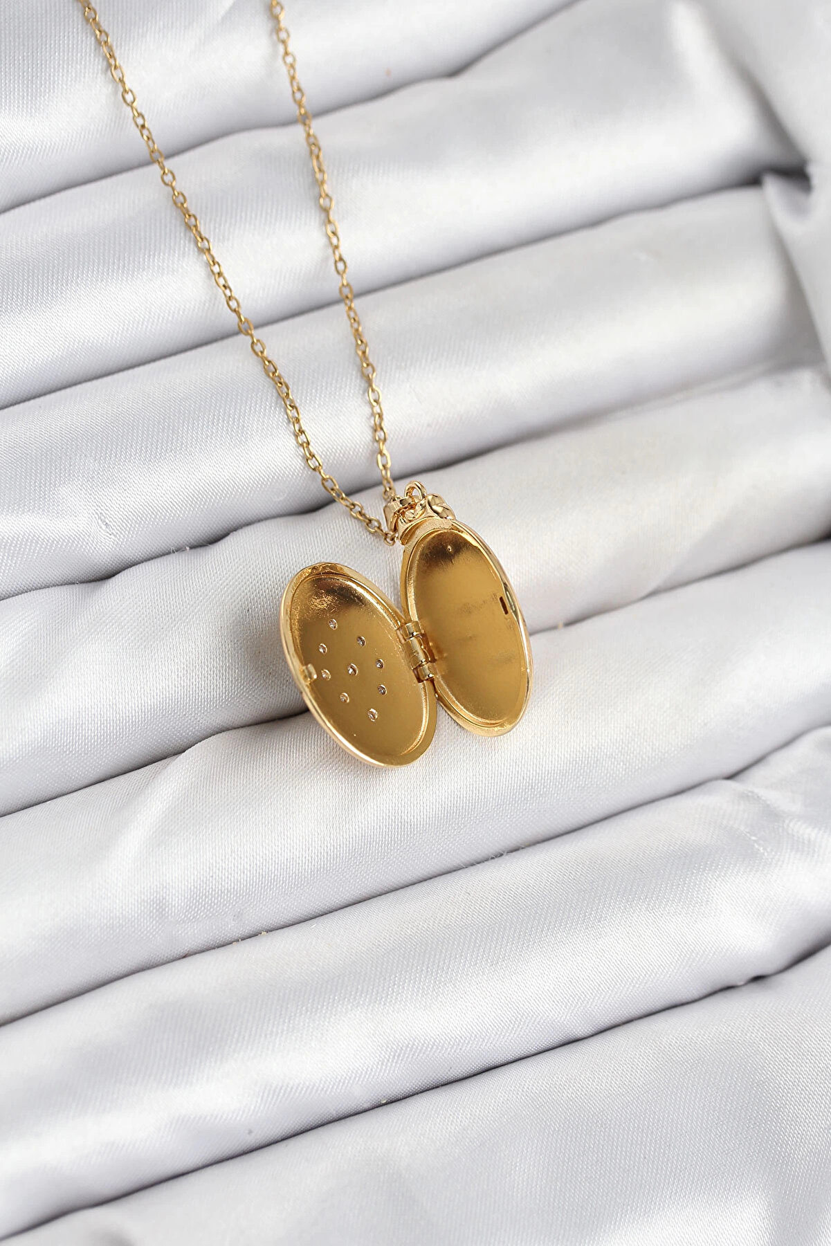 Buti̇k 316L &Ccedil;eli̇k Zi̇nci̇r Gold Renk Kapaklı A&ccedil;ılabi̇li̇r Model Kadın Kolye