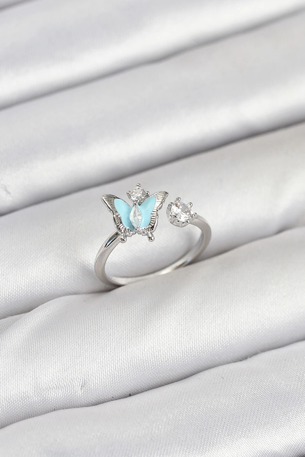 Buti̇k Pi̇ri̇n&ccedil; G&uuml;m&uuml;ş Renk Kelebek Model Kadın Y&uuml;z&uuml;k