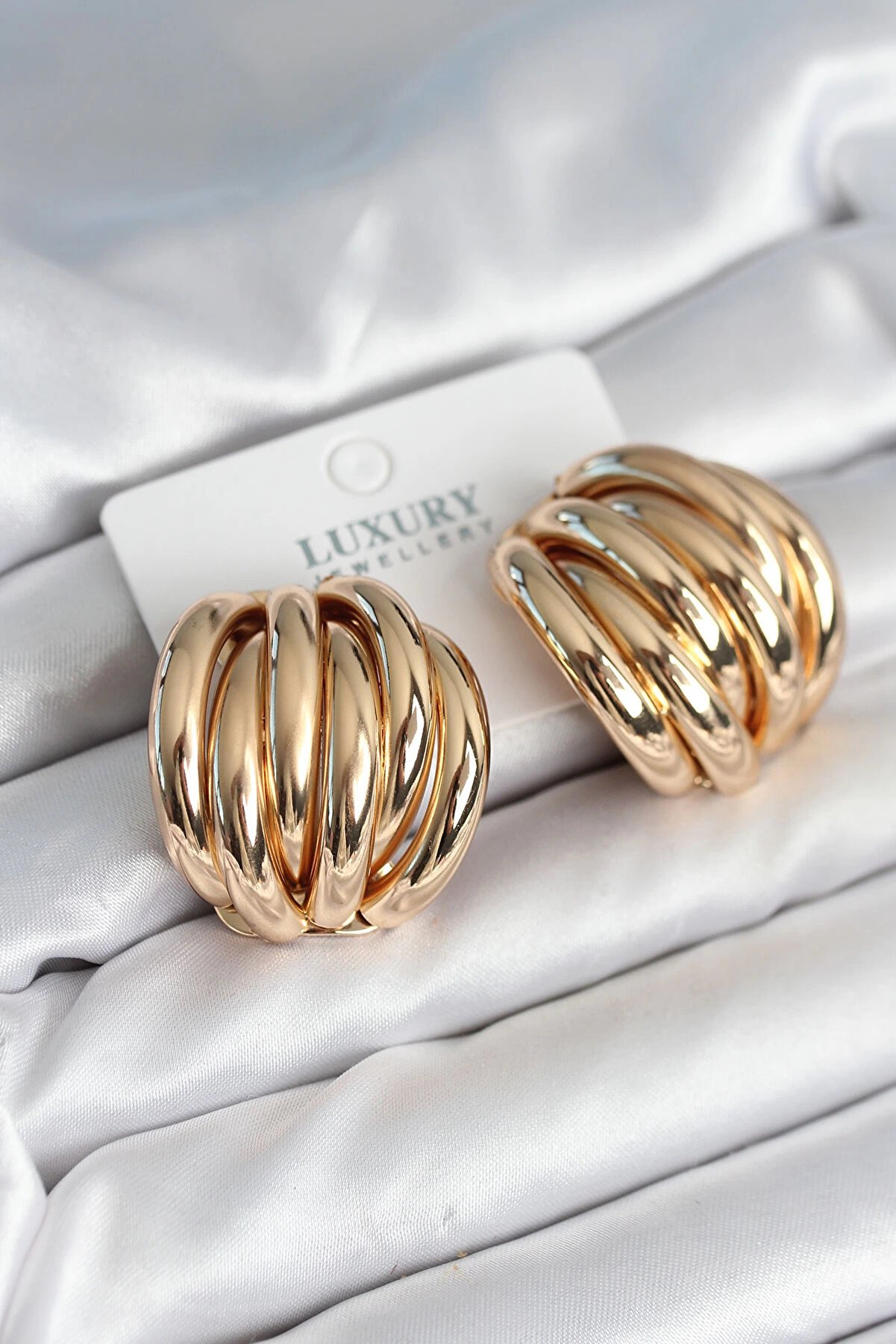 Buti̇k Pi̇ri̇n&ccedil; Gold Renk Vi̇ntage Kadın K&uuml;pe