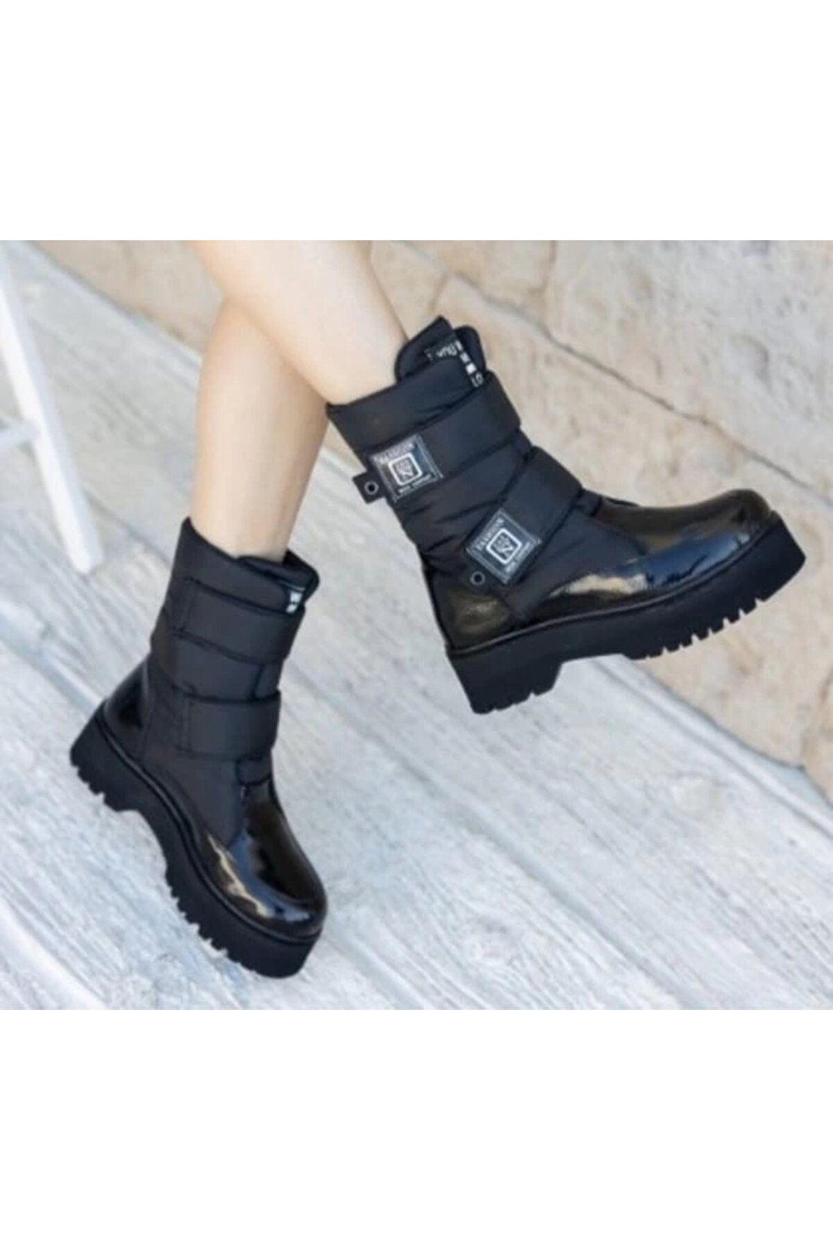 Buti̇k Mi̇ah Si̇yah Rugan Kar Bot