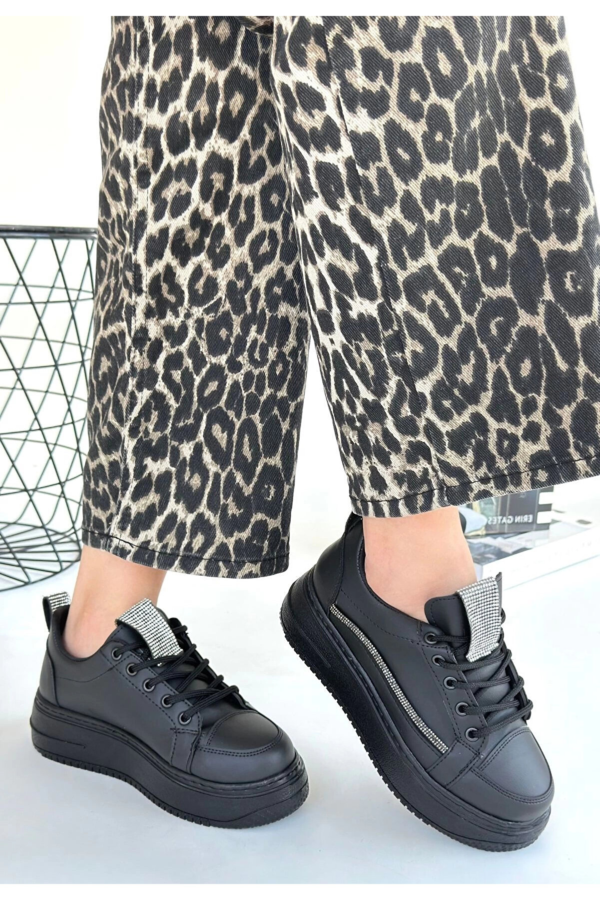 Buti̇k Leope Si̇yah Ci̇lt Bağcıklı Spor Ayakkabı