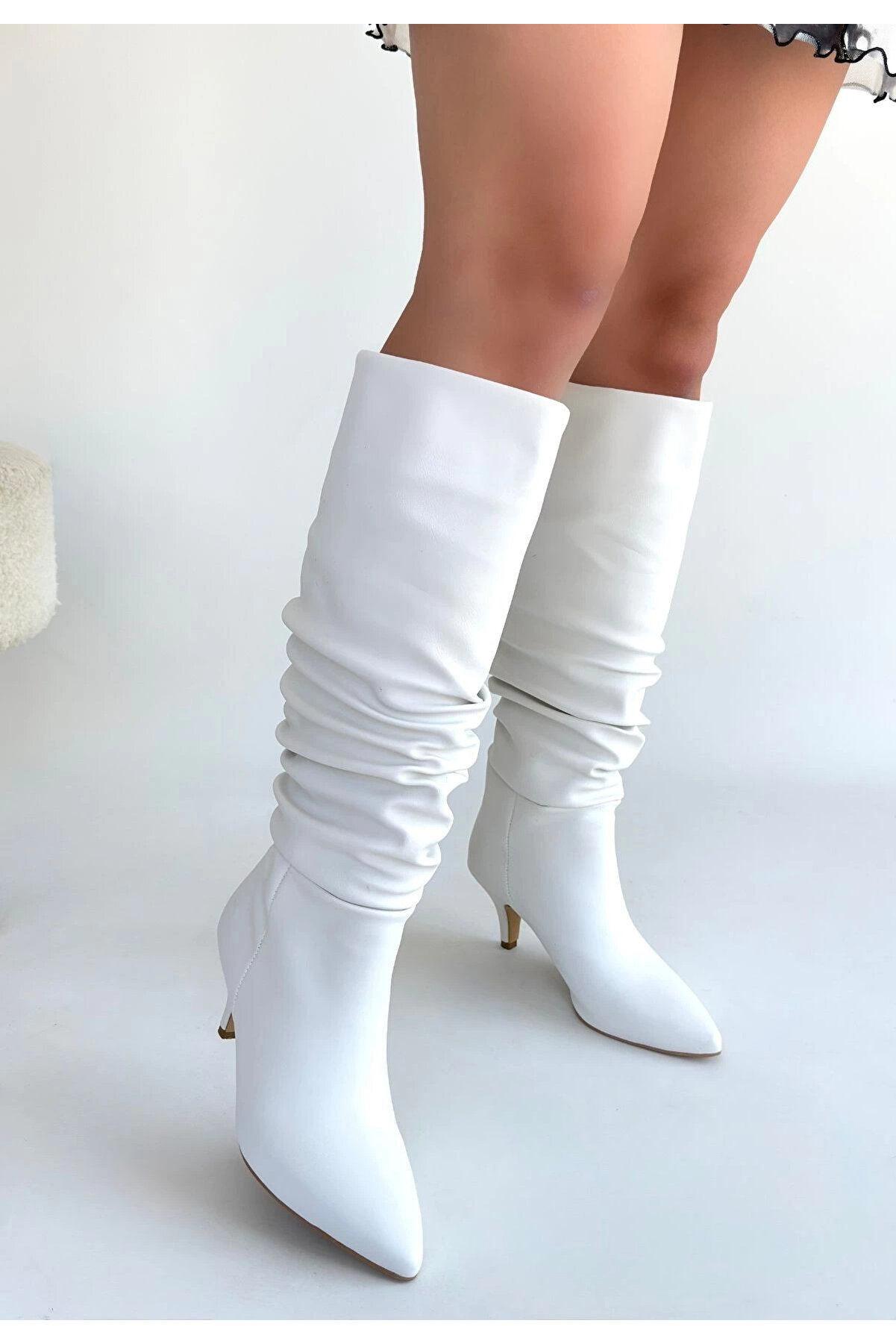 Buti̇k Zelya Beyaz Ci̇lt Topuklu &Ccedil;i̇zme