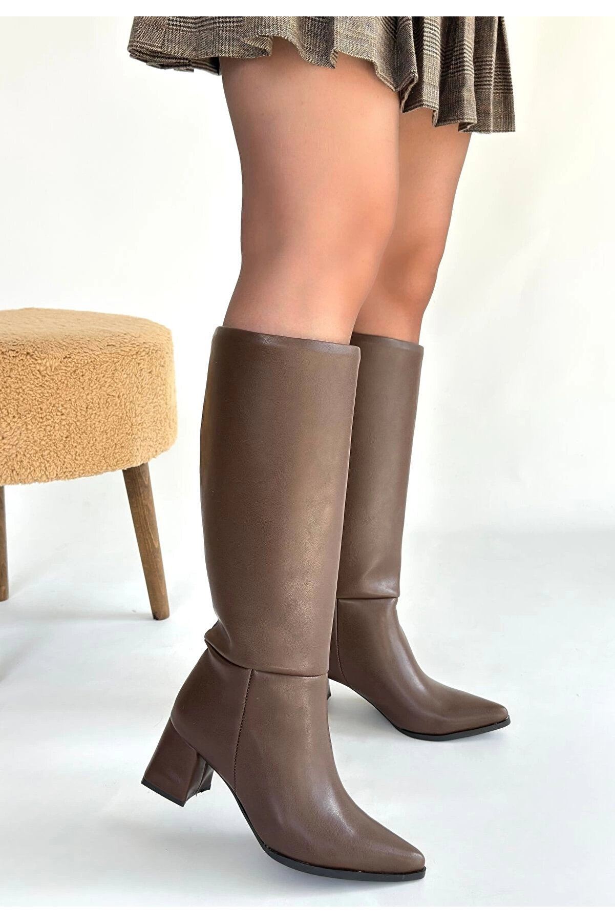 Buti̇k Roksa Acı Kahvei̇ Ci̇lt Topuklu &Ccedil;i̇zme