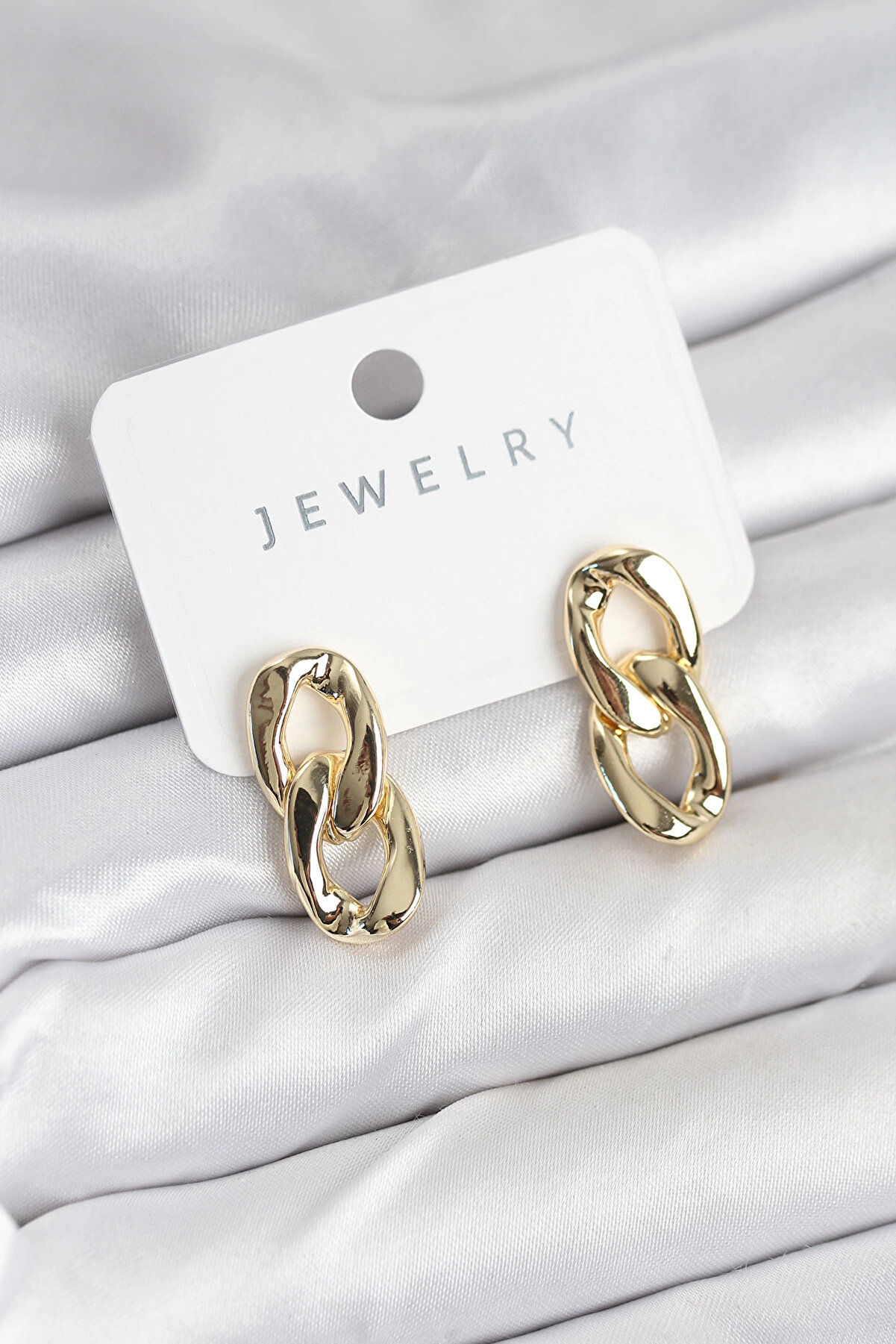 Buti̇k Pi̇ri̇n&ccedil; Gold Renk Zi̇nci̇r Model Kadın K&uuml;pe