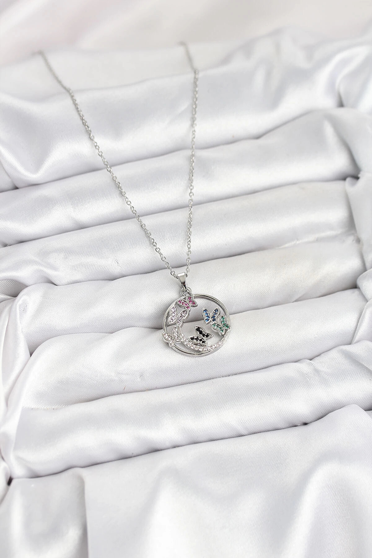 Buti̇k 316L &Ccedil;eli̇k Zi̇nci̇r G&uuml;m&uuml;ş Renk Zi̇rkon Taşlı Kelebekli̇ Kadın Kolye