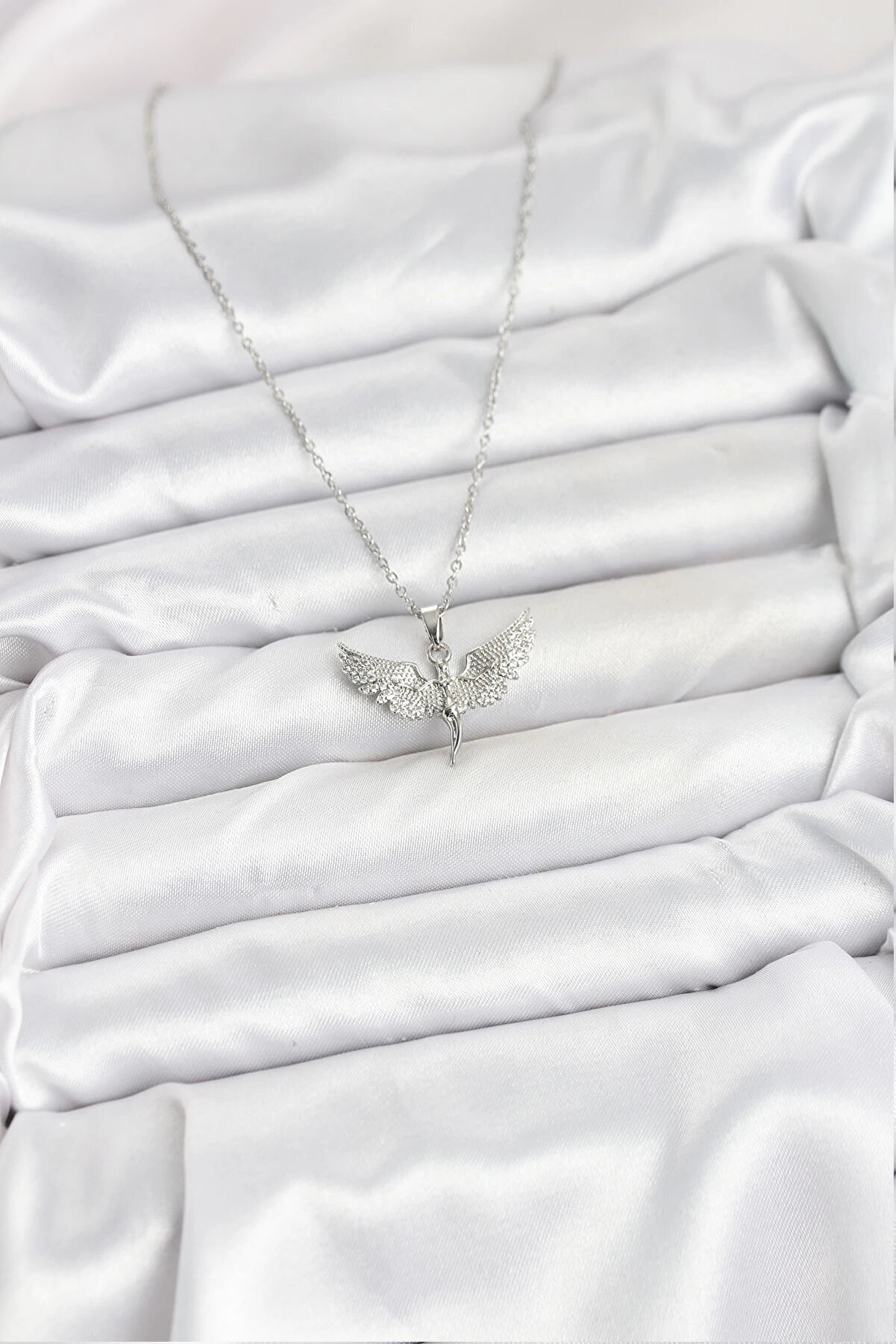 Buti̇k 316L &Ccedil;eli̇k Zi̇nci̇r G&uuml;m&uuml;ş Renk Melek Model Kadın Kolye