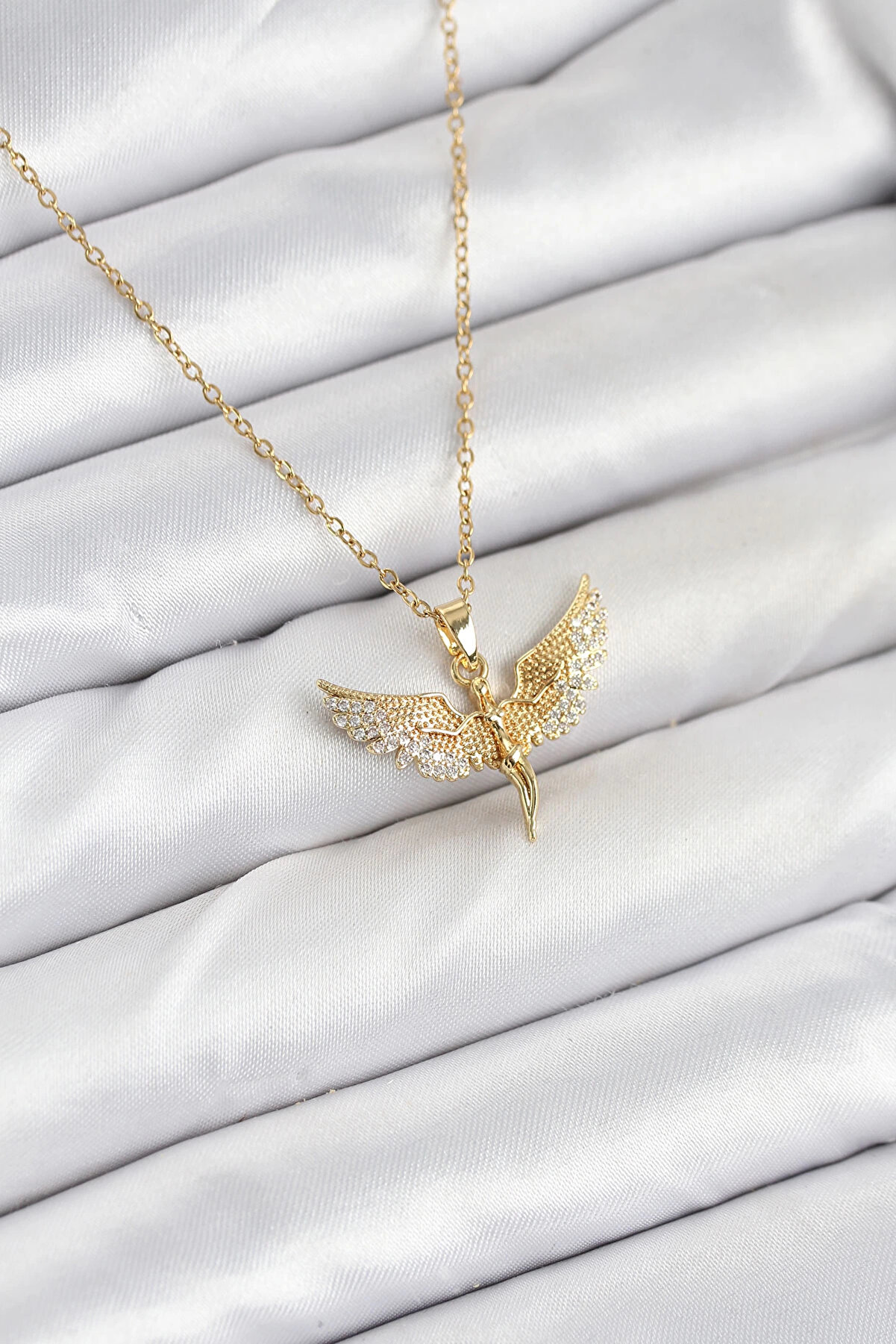 Buti̇k 316L &Ccedil;eli̇k Zi̇nci̇r Gold Renk Melek Model Kadın Kolye