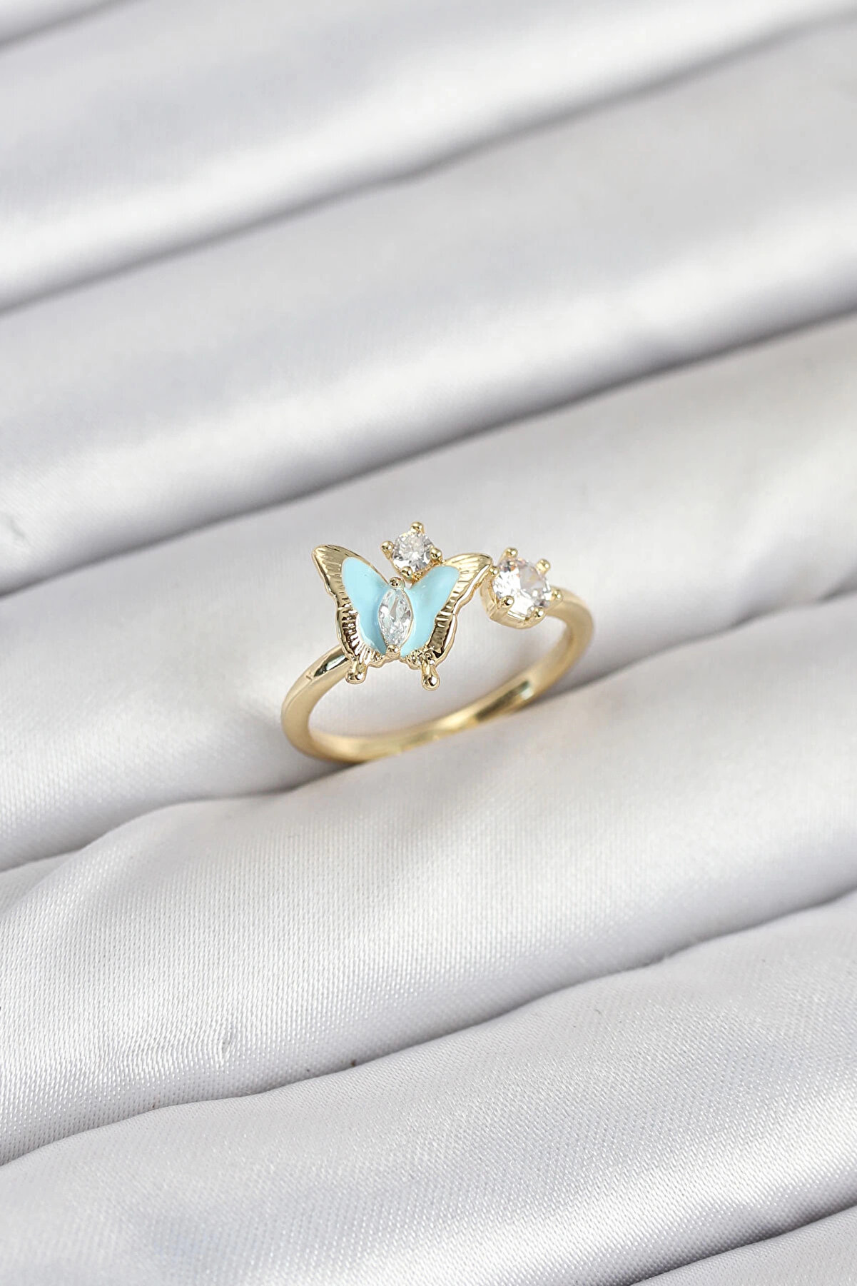 Buti̇k Pi̇ri̇n&ccedil; Gold Renk Kelebek Model Kadın Y&uuml;z&uuml;k