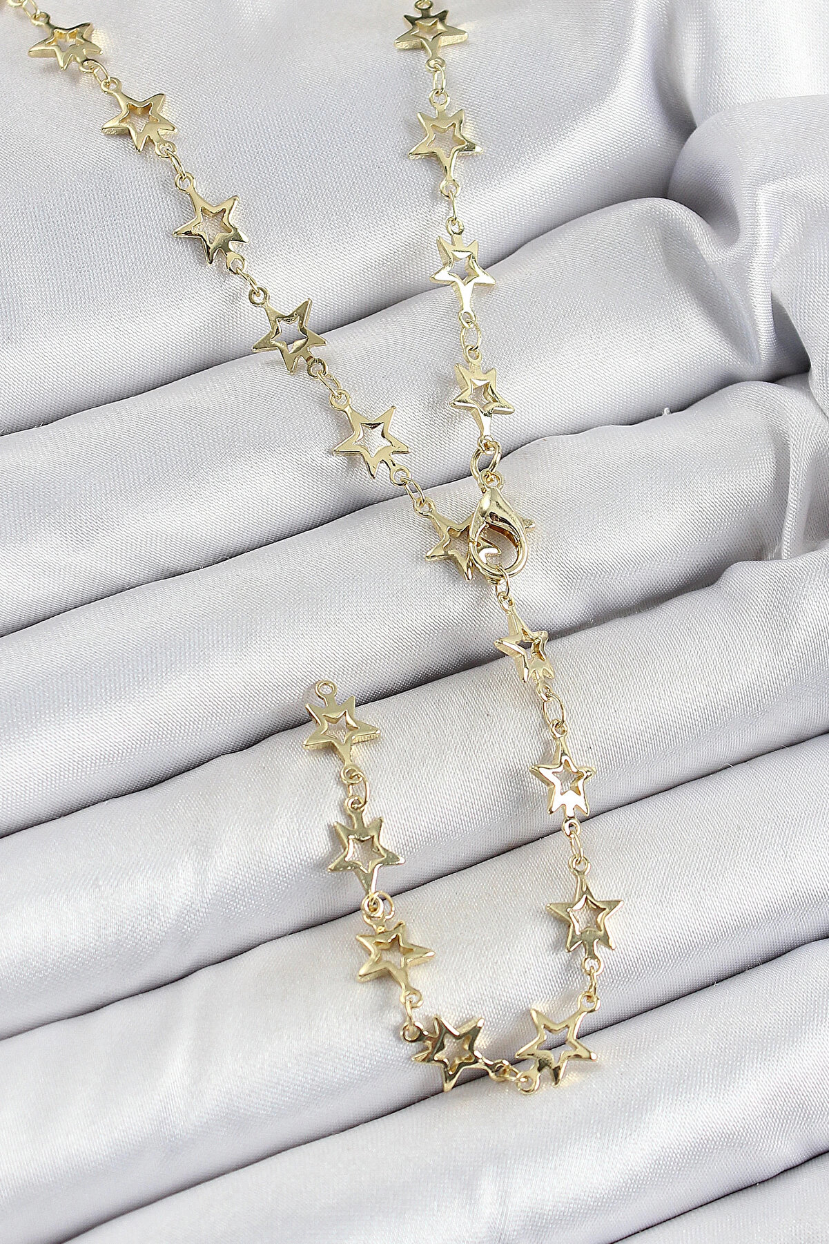 Buti̇k Pi̇ri̇n&ccedil; Gold Renk Yıldızlı Kadın Y Kolye