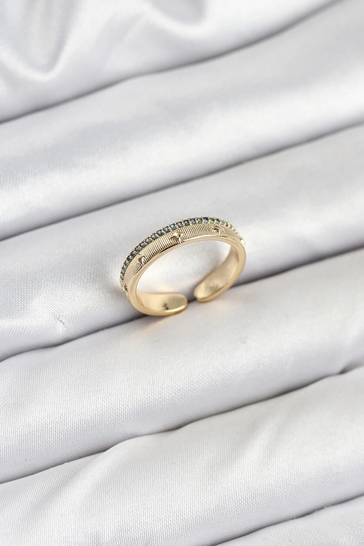 Buti̇k Pi̇ri̇n&ccedil; Gold Renk Sıralı Zi̇rkon Taşlı Kutup Yıldızı Model Kadın Y&uuml;z&uuml;k