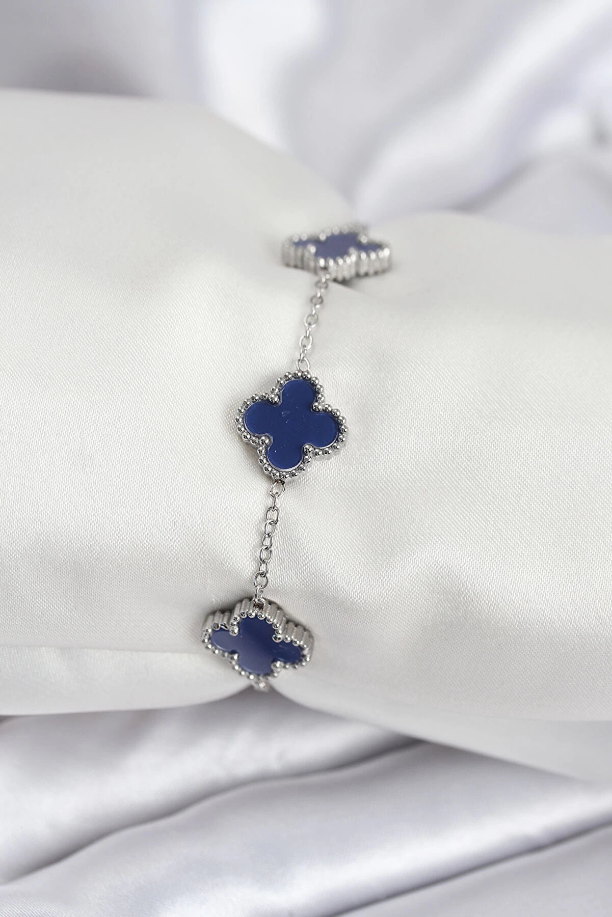 Buti̇k 316L &Ccedil;eli̇k Zi̇nci̇r G&uuml;m&uuml;ş Renk Laci̇vert Yonca Kadın Bi̇lekli̇k