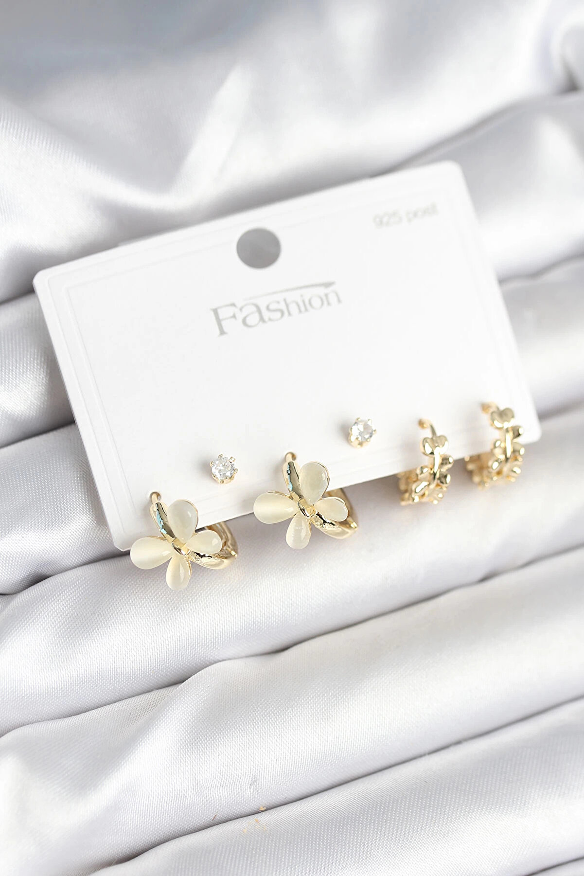 Buti̇k Kelebek Model Gold Renk Pi̇ri̇n&ccedil; 925 Ayar G&uuml;m&uuml;ş &Ccedil;i̇vi̇li̇ Kadın K&uuml;pe Seti̇