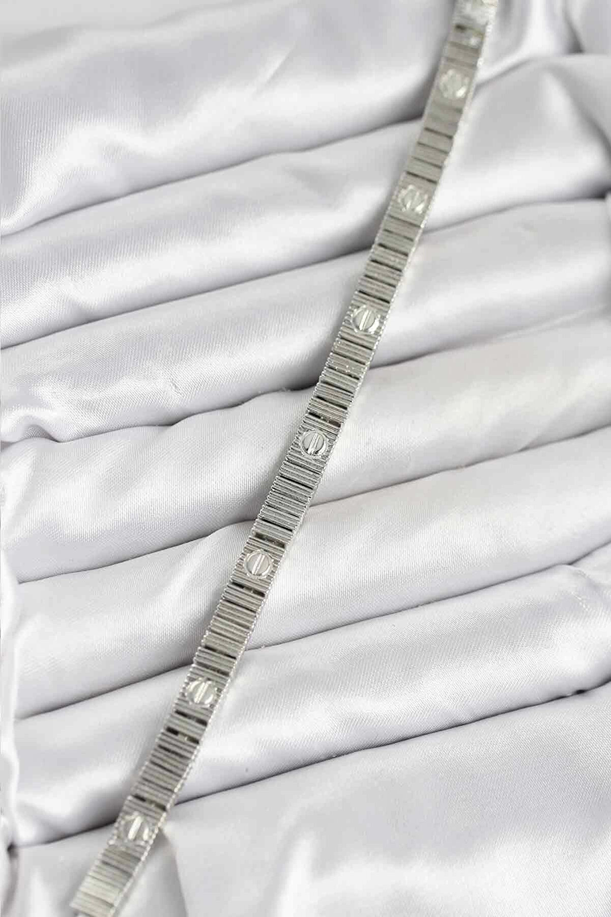 Buti̇k G&uuml;m&uuml;ş Renk Vıp Seri̇ Bi̇lekli̇k