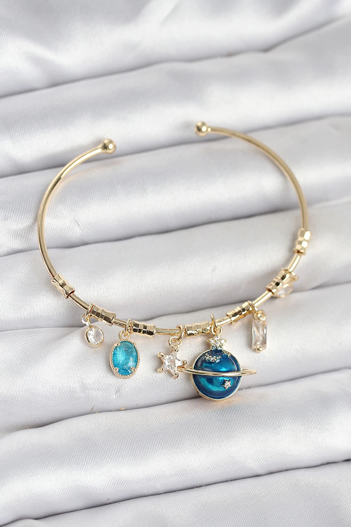 Buti̇k Gezegen Charmlı Gold Renk Pi̇ri̇n&ccedil; Kadın Bi̇lekli̇k