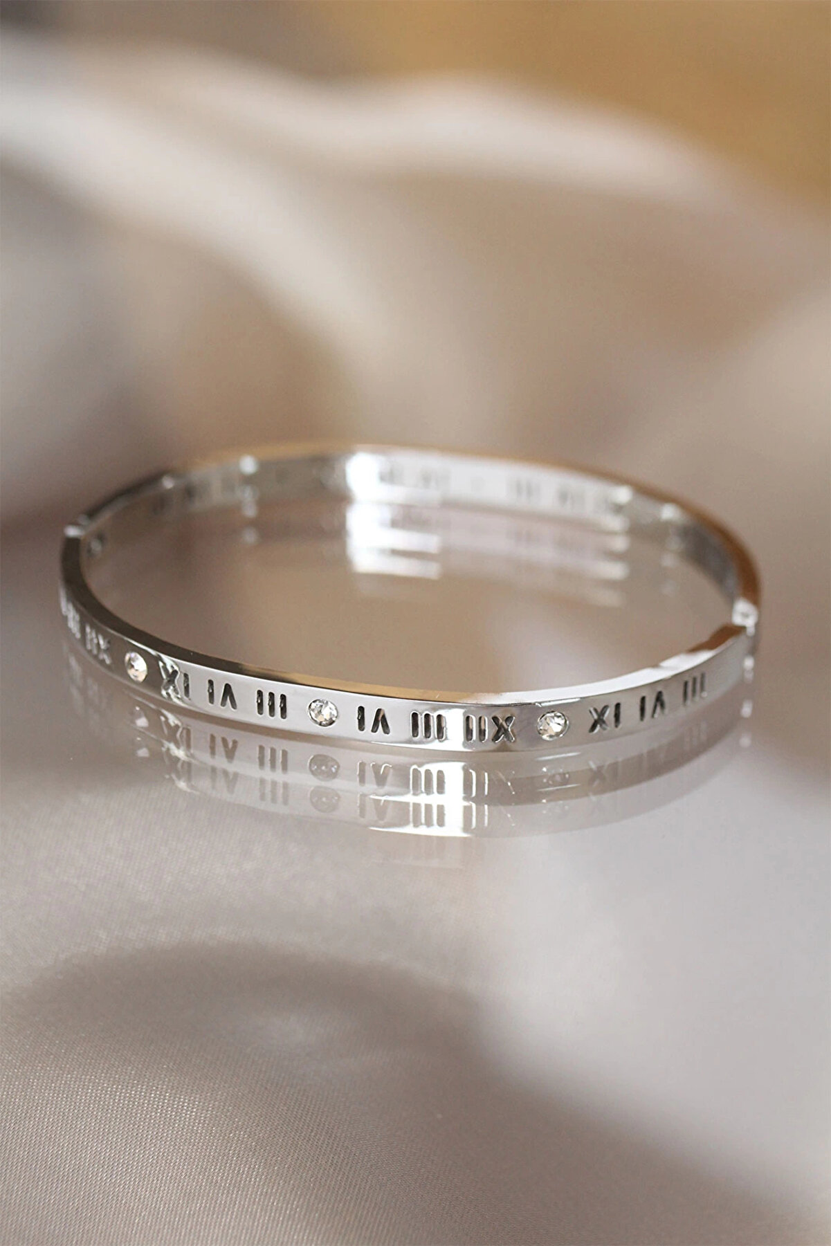 Buti̇k 316L &Ccedil;eli̇k Roma Rakamlı Si̇lver Renk Bi̇lezi̇k Kelep&ccedil;e