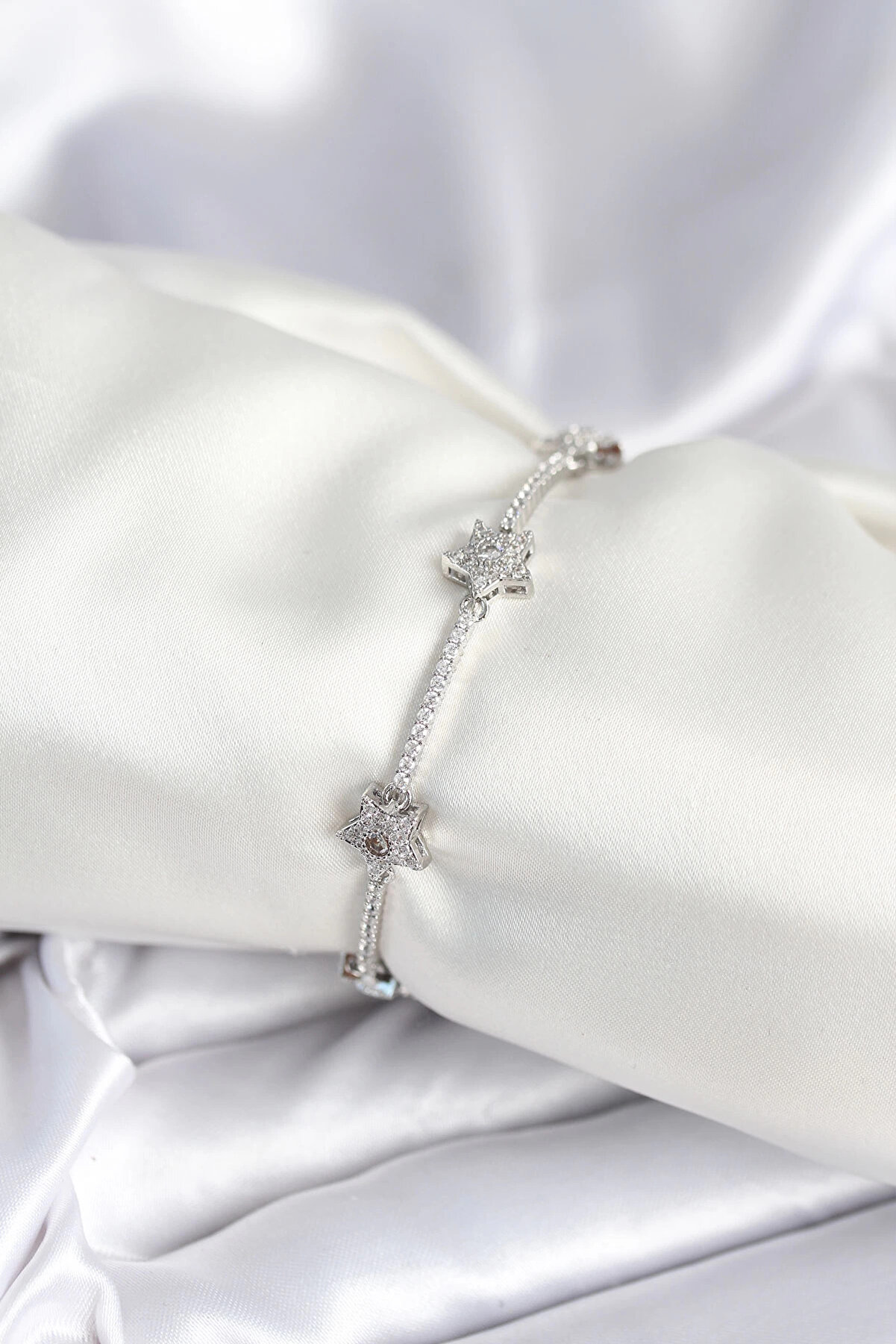 Ni̇f Bfs Pi̇ri̇n&ccedil; G&uuml;m&uuml;ş Renk Yıldız Model Kadın Bi̇lekli̇k