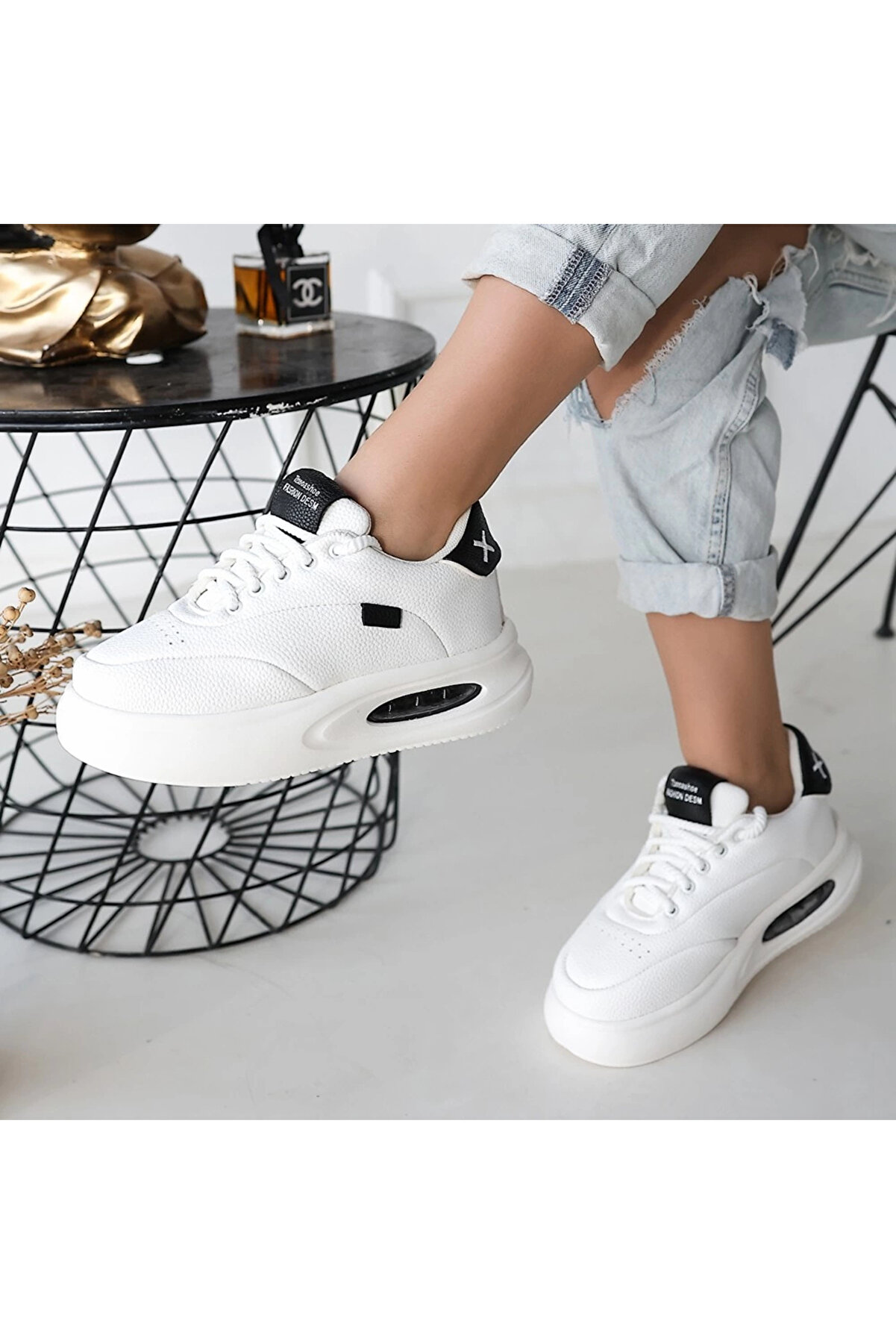Buti̇k Chri̇s Beyaz Ci̇lt Si̇yah Detaylı Bağcıklı Spor Ayakkabı
