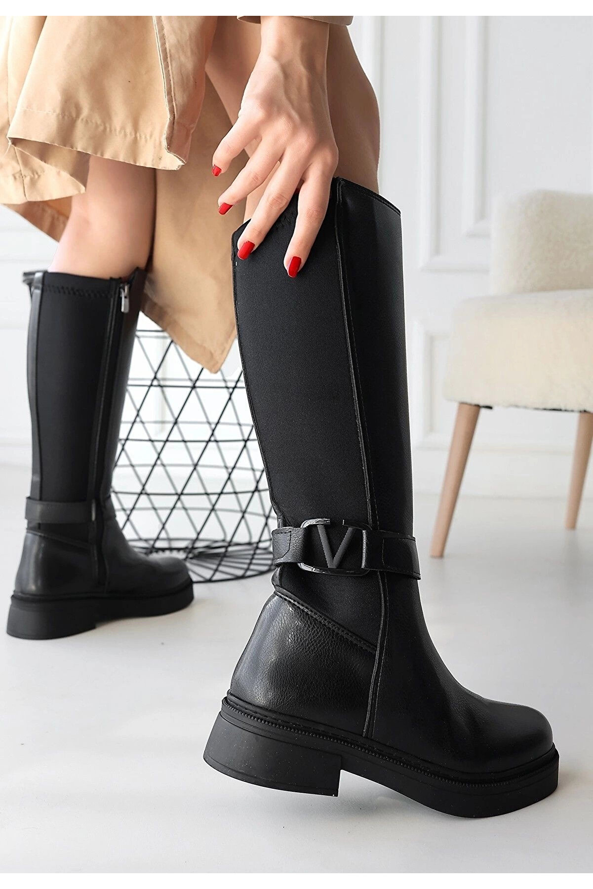 Buti̇k Di̇ona Si̇yah Ci̇lt &Ccedil;i̇zme