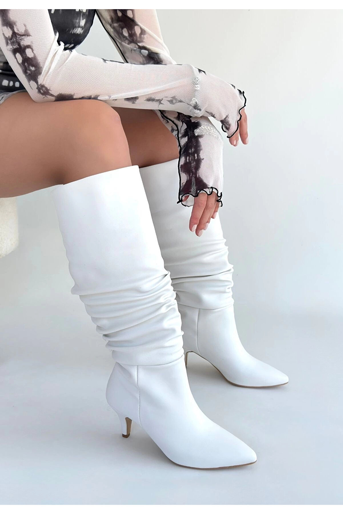 Buti̇k Zelya Beyaz Ci̇lt Topuklu &Ccedil;i̇zme