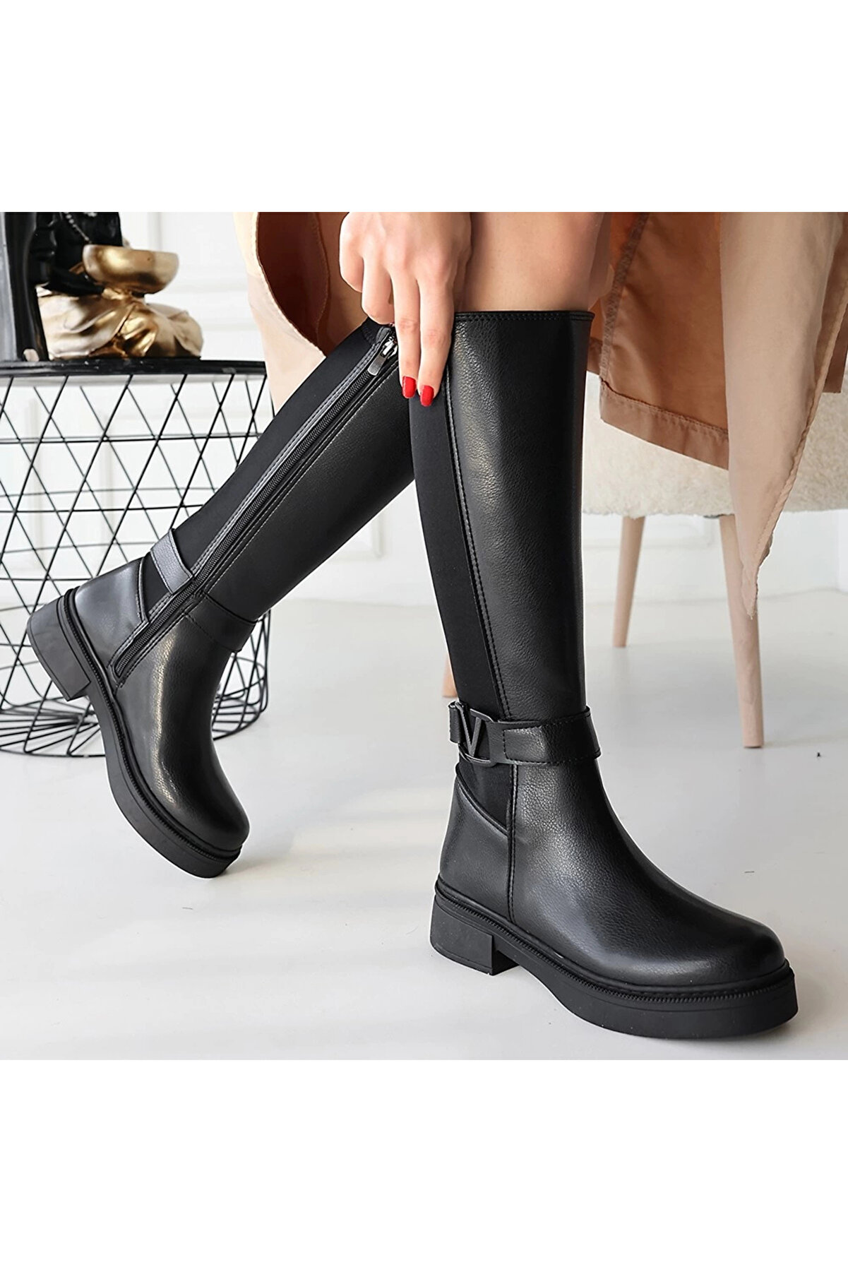 Buti̇k Di̇ona Si̇yah Ci̇lt &Ccedil;i̇zme