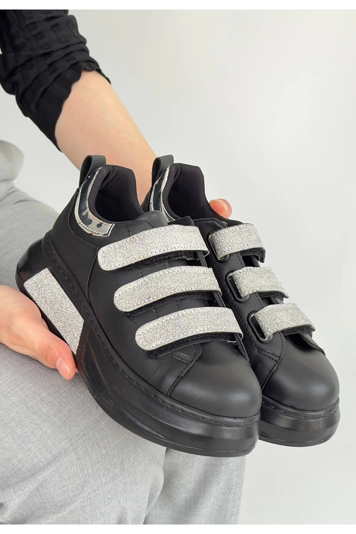 Kuzgun Ti̇caret Eli̇ka Si̇yah Ci̇lt Si̇mli̇ Cırt Cırtlı Spor Ayakkabı