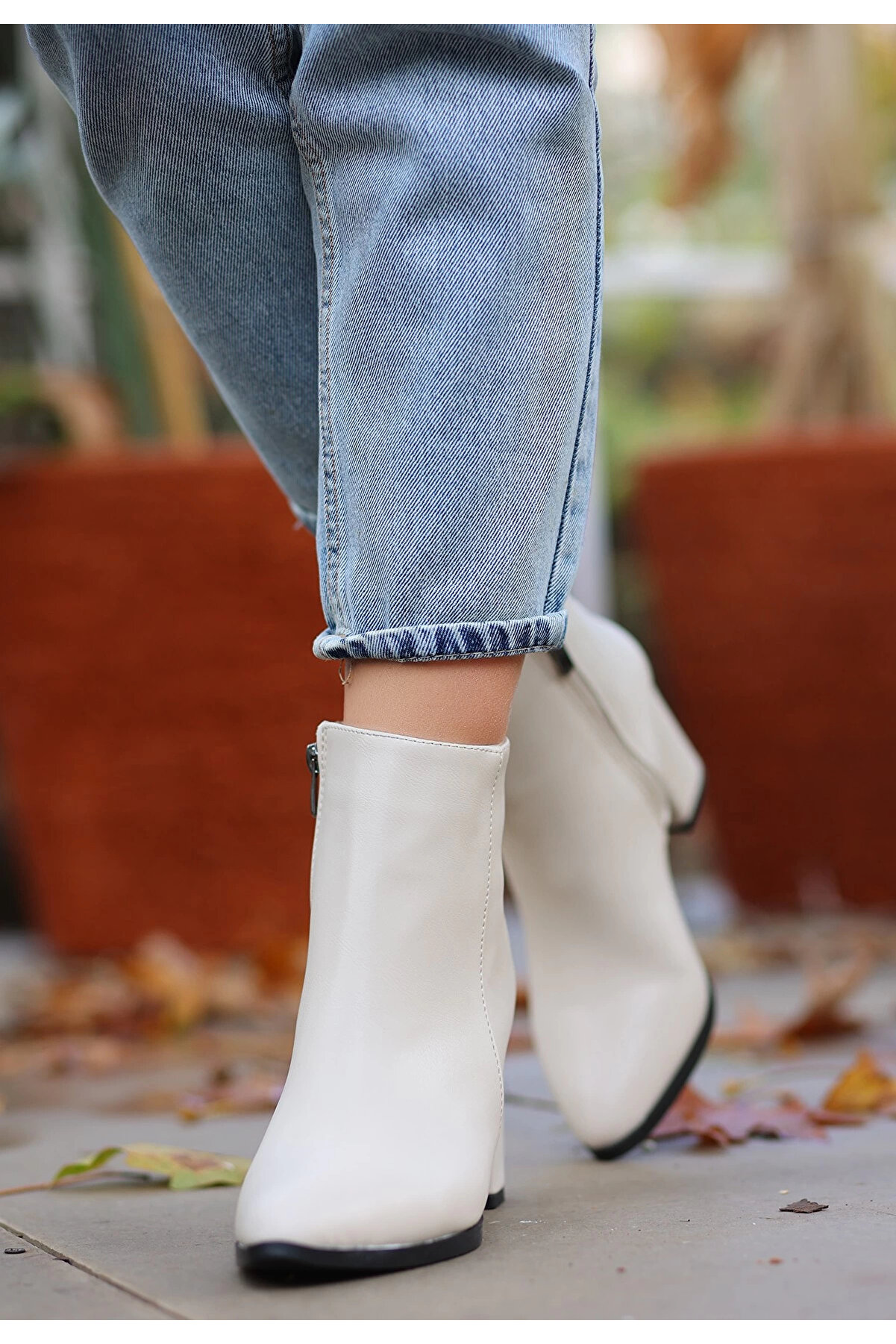 Buti̇k Bi̇ya Bej Ci̇lt Topuklu Bot