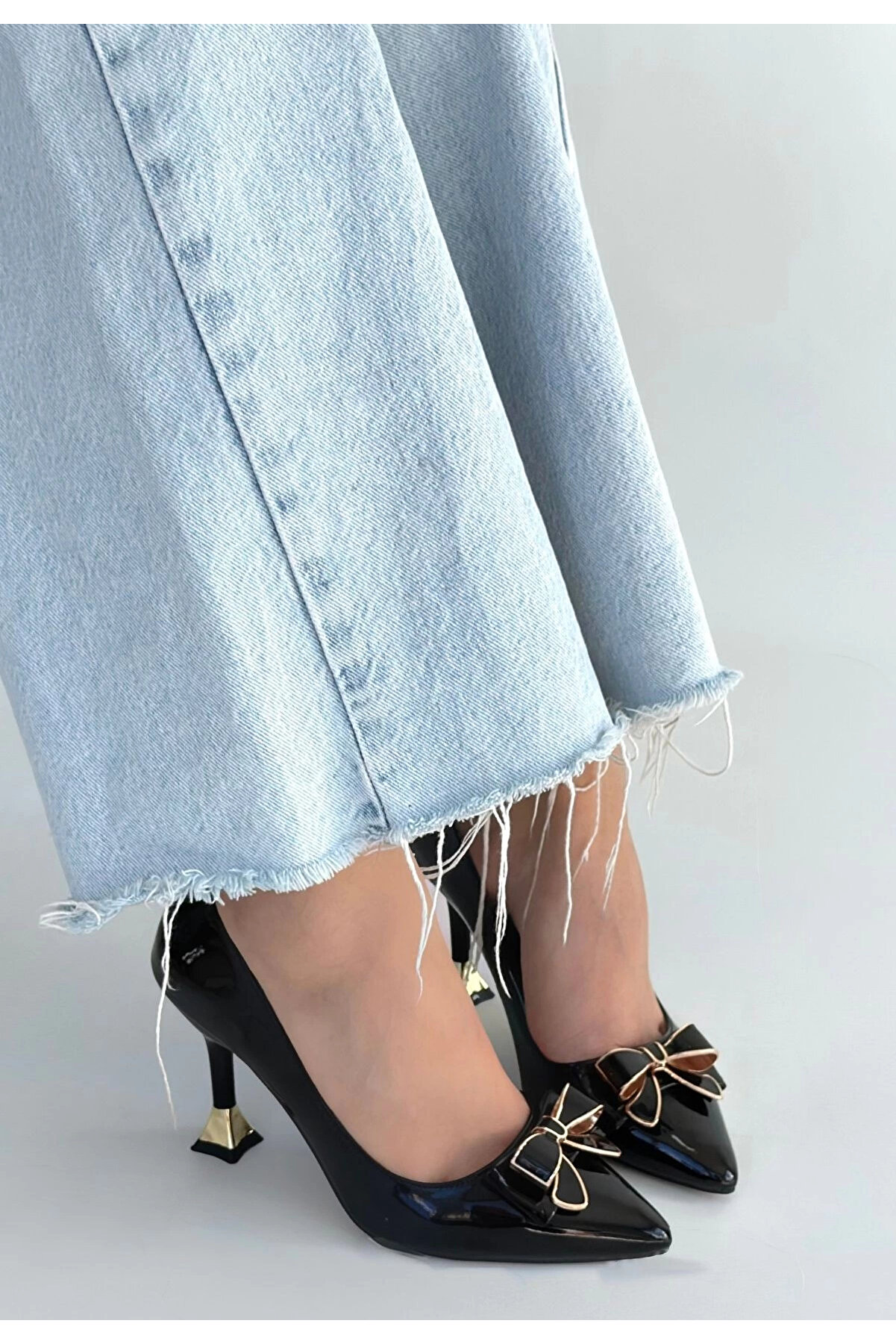 Buti̇k Coby Si̇yah Rugan Topuklu Ayakkabı