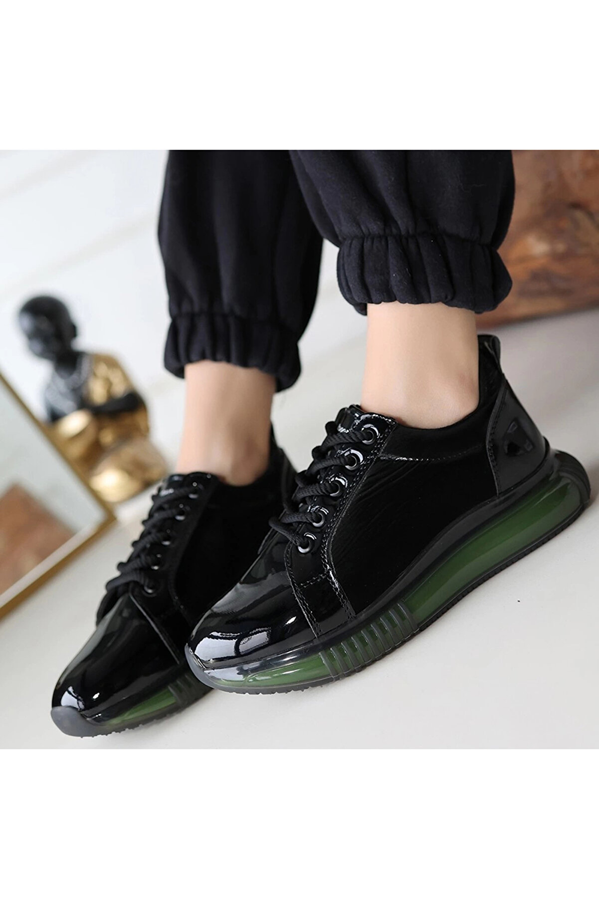 Buti̇k Pi̇ona Si̇yah Rugan Yeşi̇l Tabanlı Spor Ayakkabı