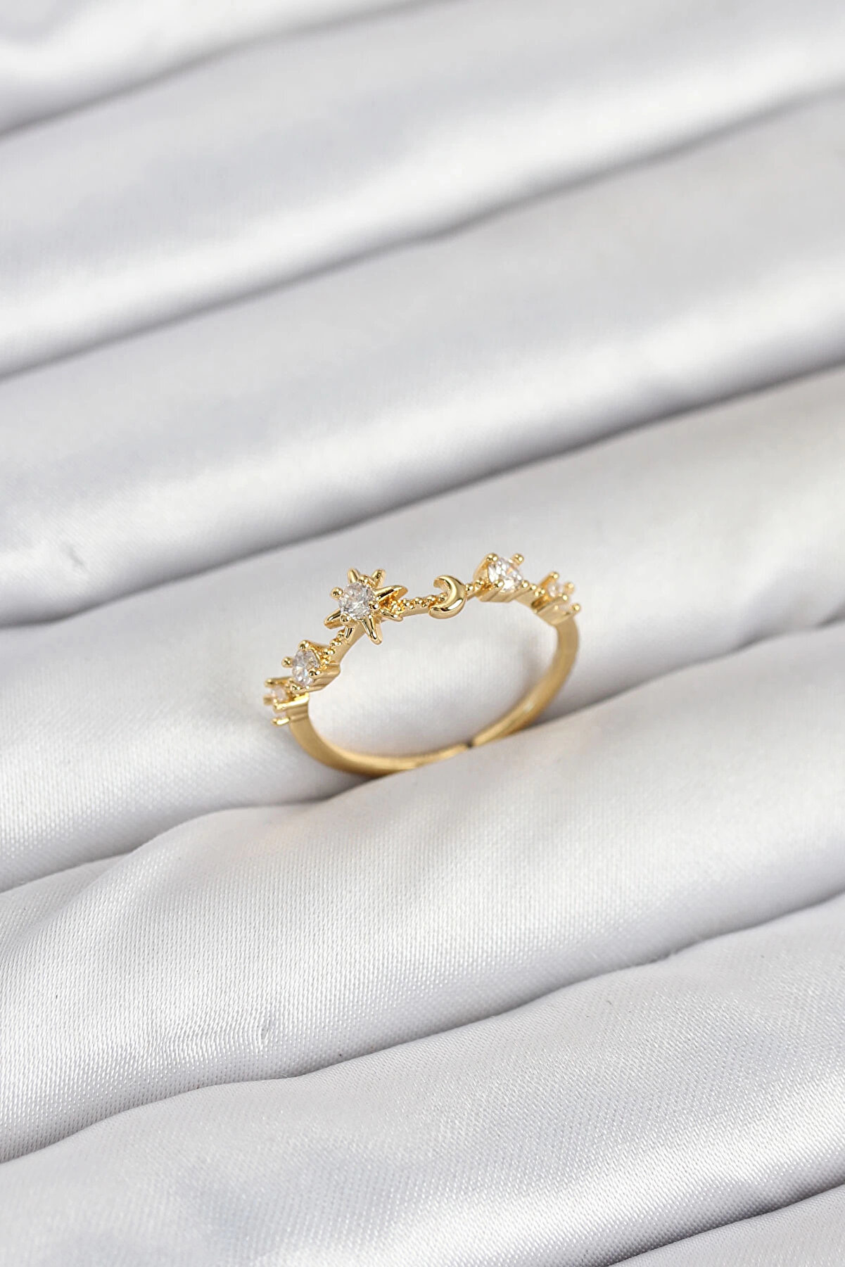 Buti̇k Pi̇ri̇n&ccedil; Gold Renk Mani̇fest Kadın Y&uuml;z&uuml;k