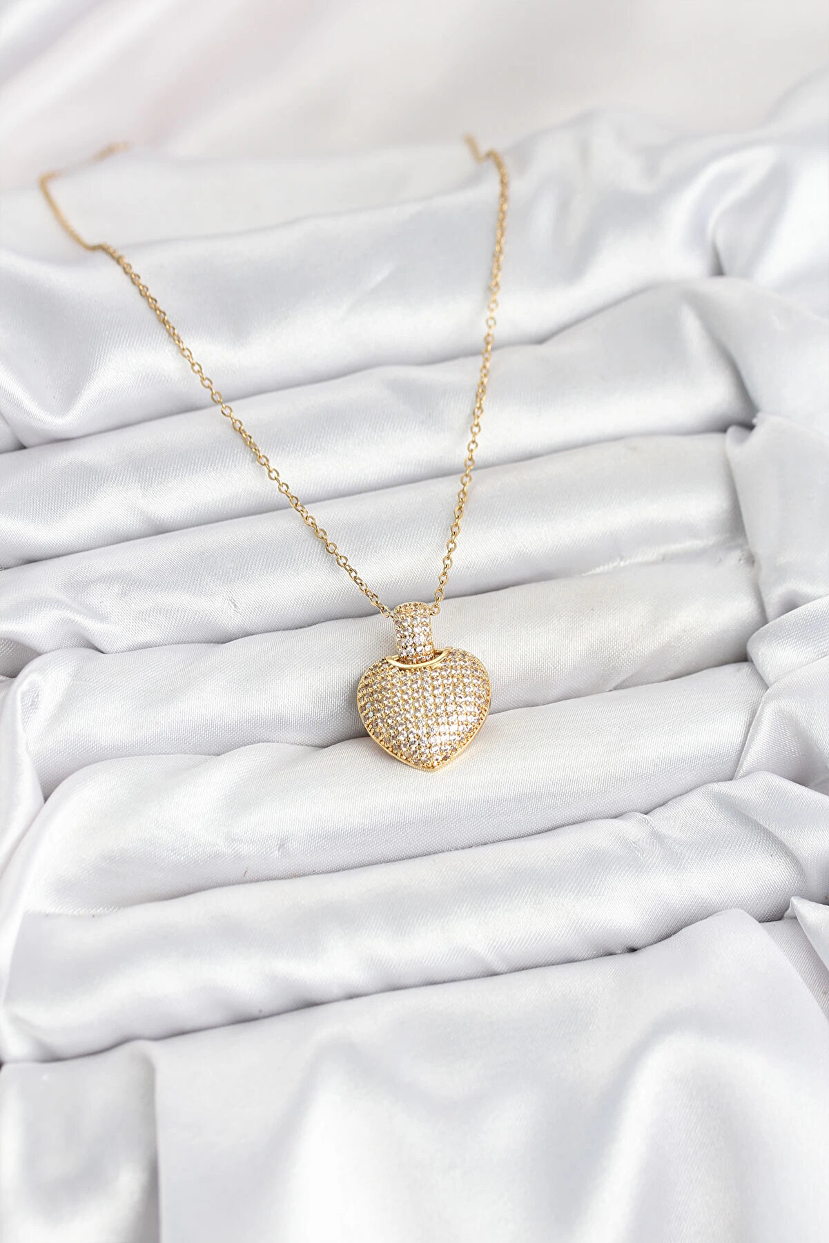 Buti̇k 316L &Ccedil;eli̇k Zi̇nci̇r Gold Renk Zi̇rkon Taşlı Kalpli̇ Kadın Kolye