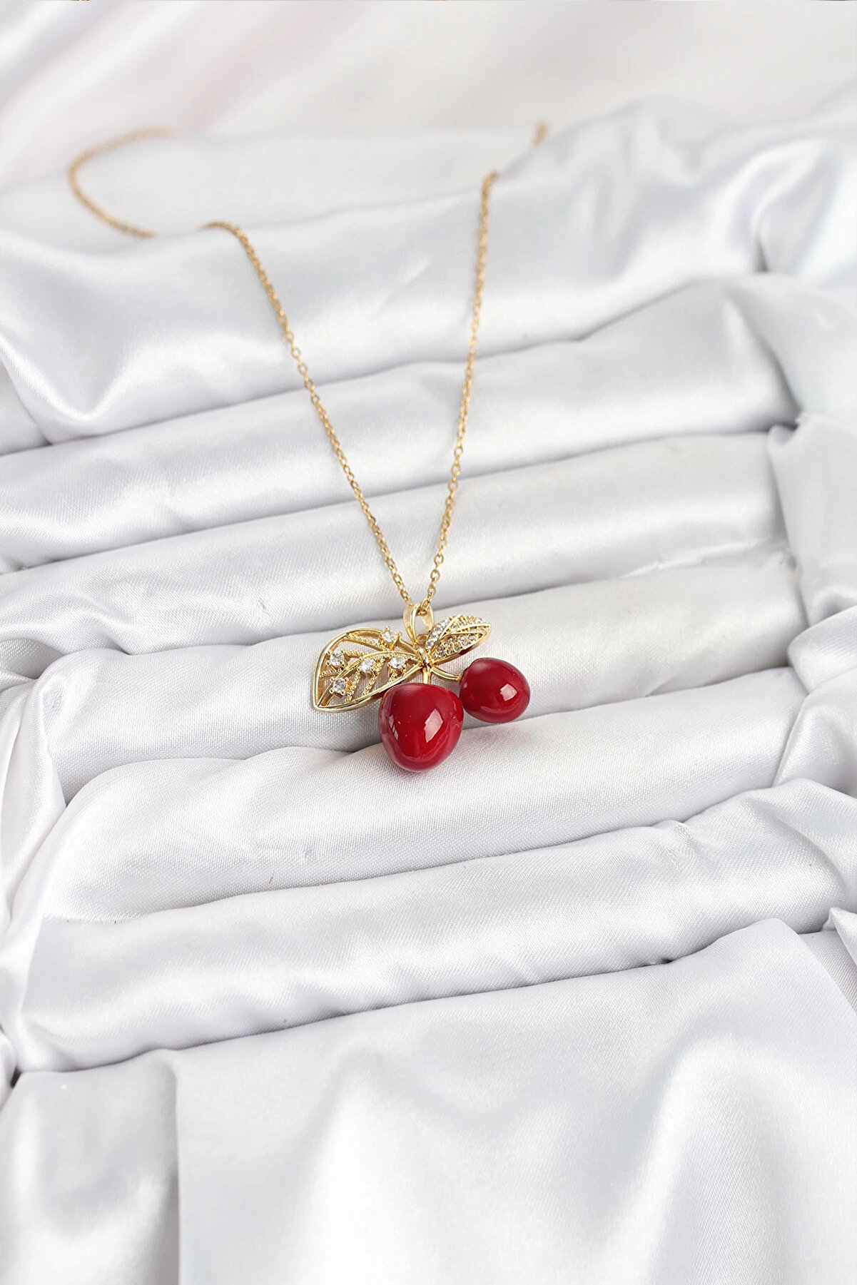 Buti̇k 316L &Ccedil;eli̇k Zi̇nci̇r Yapraklı Ki̇raz Model Gold Renk Kadın Kolye