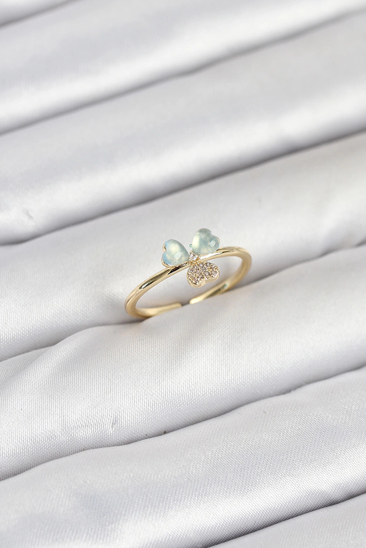 Buti̇k Pi̇ri̇n&ccedil; Gold Renk Yonca Model Kadın Y&uuml;z&uuml;k