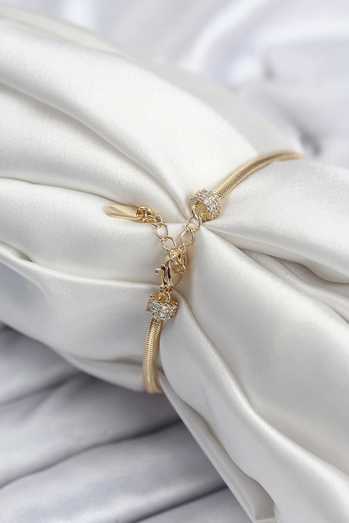 Buti̇k Pi̇ri̇n&ccedil; Vıp Seri̇ Gold Renk Kutup Yıldızı Model Kadın Bi̇lekli̇k