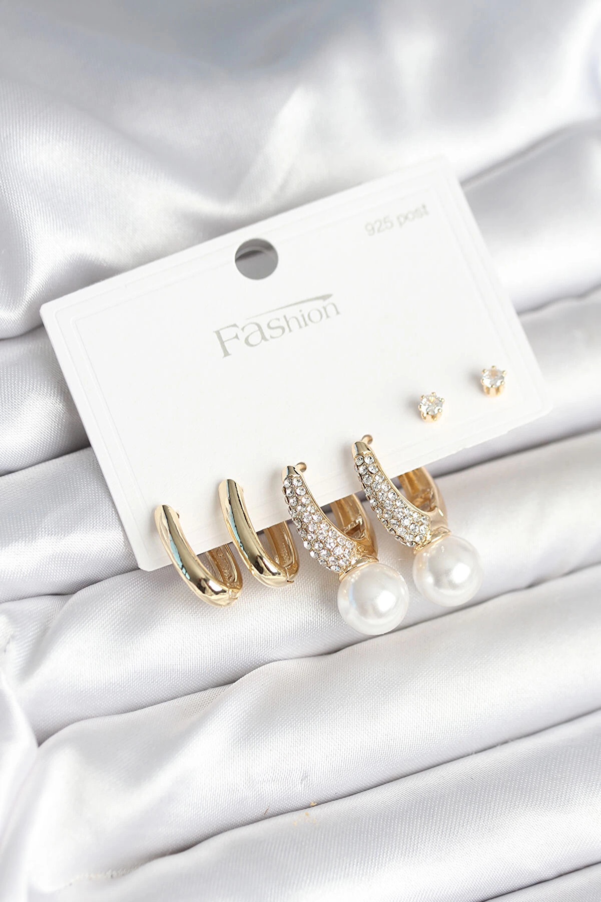 Buti̇k Pi̇ri̇n&ccedil; Gold Renk Zi̇rkon Taşlı İnci̇ Detaylı 925 Ayar G&uuml;m&uuml;ş &Ccedil;i̇vi̇li̇ Kadın K&uuml;pe Seti̇