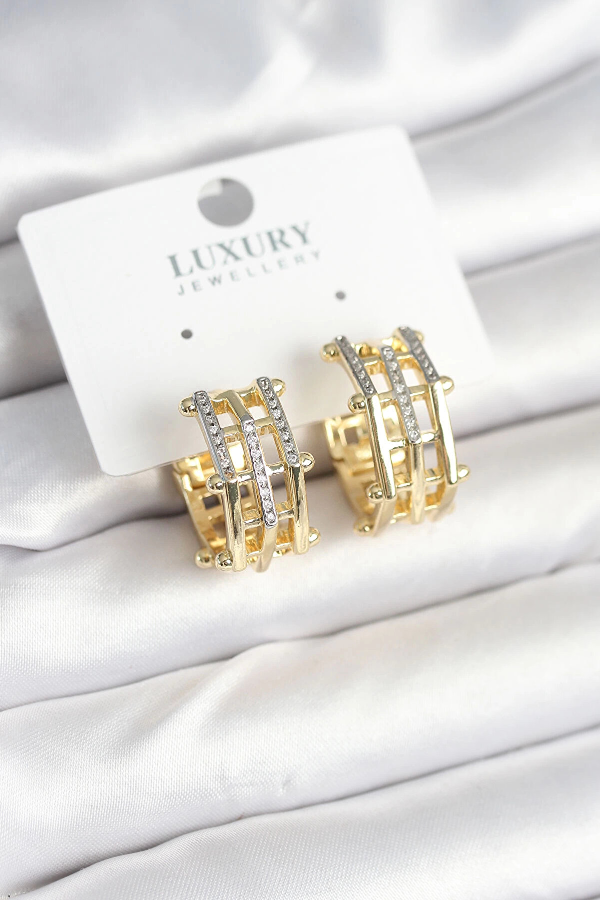 Buti̇k Pi̇ri̇n&ccedil; Gold Renk Taşlı Halka Kadın K&uuml;pe