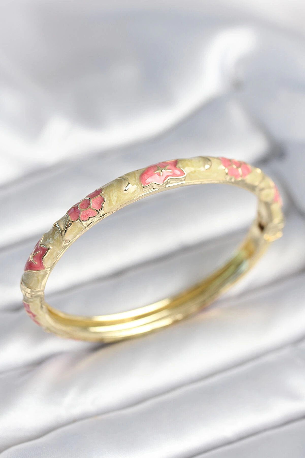 Buti̇k Yeşi̇l Krem Renk Detaylı Mi̇neli̇ Kelep&ccedil;e