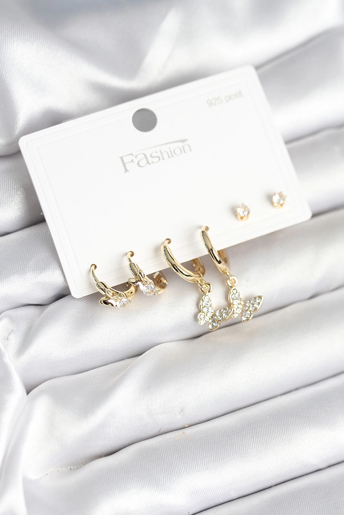 Buti̇k Gold Renk Pi̇ri̇n&ccedil; Kelebek Model 925 Ayar G&uuml;m&uuml;ş &Ccedil;i̇vi̇li̇ Kadın K&uuml;pe Seti̇