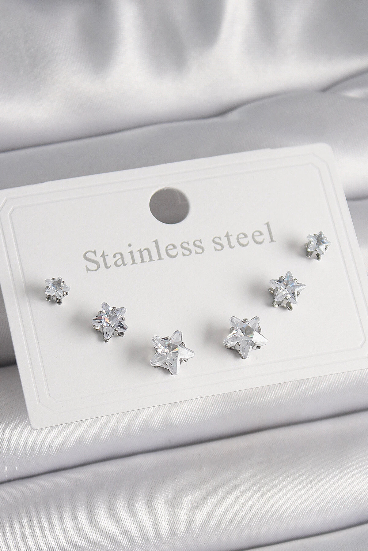 Buti̇k 316L &Ccedil;eli̇k G&uuml;m&uuml;ş Renk Zi̇rkon Taşlı Yıldız Model Kadın K&uuml;pe Seti̇