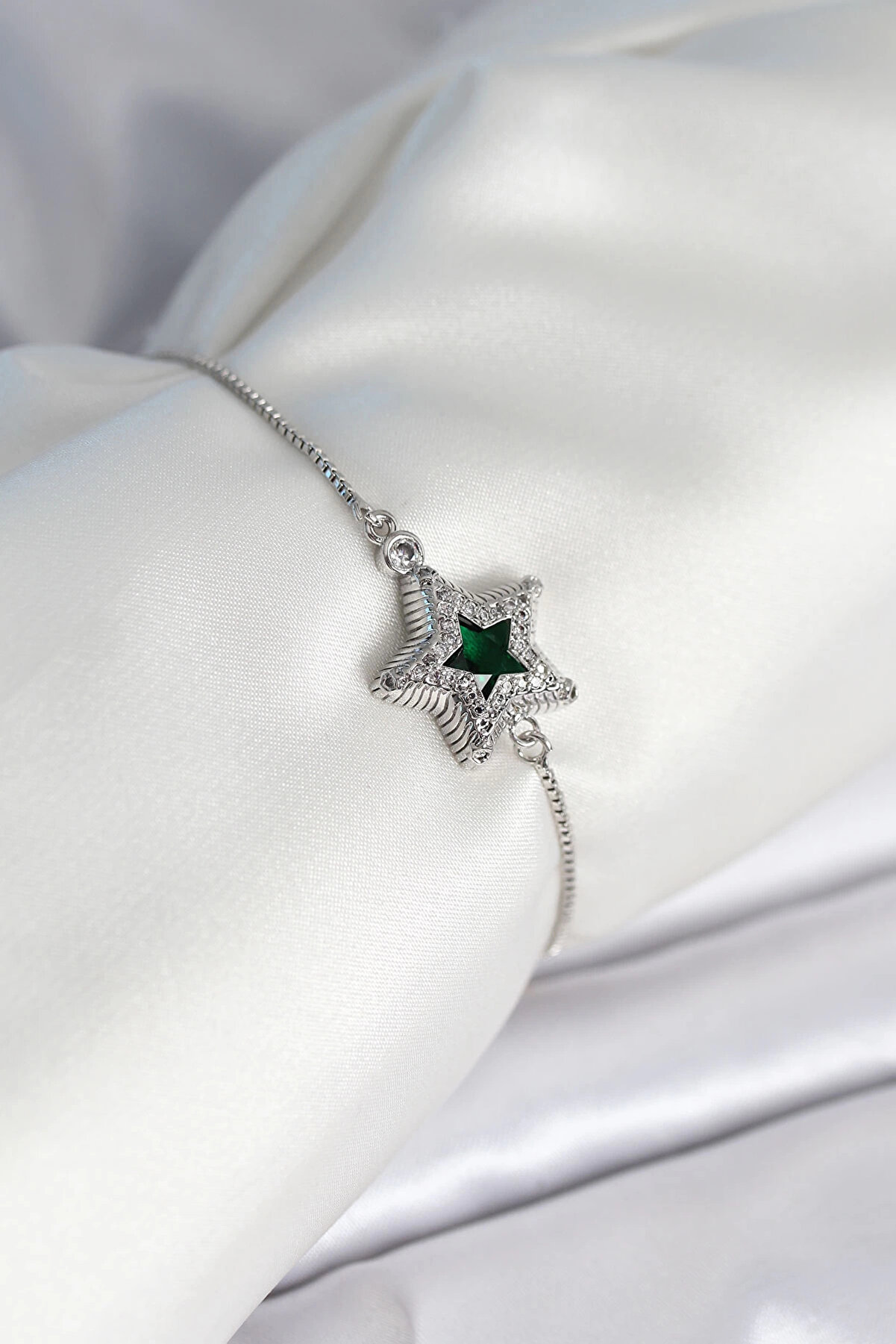 Buti̇k Yıldız Model Asans&ouml;rl&uuml; G&uuml;m&uuml;ş Renk Kadın Bi̇lekli̇k