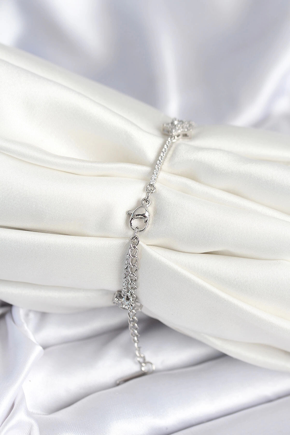 Ni̇f Bfs Pi̇ri̇n&ccedil; G&uuml;m&uuml;ş Renk Yıldız Model Kadın Bi̇lekli̇k