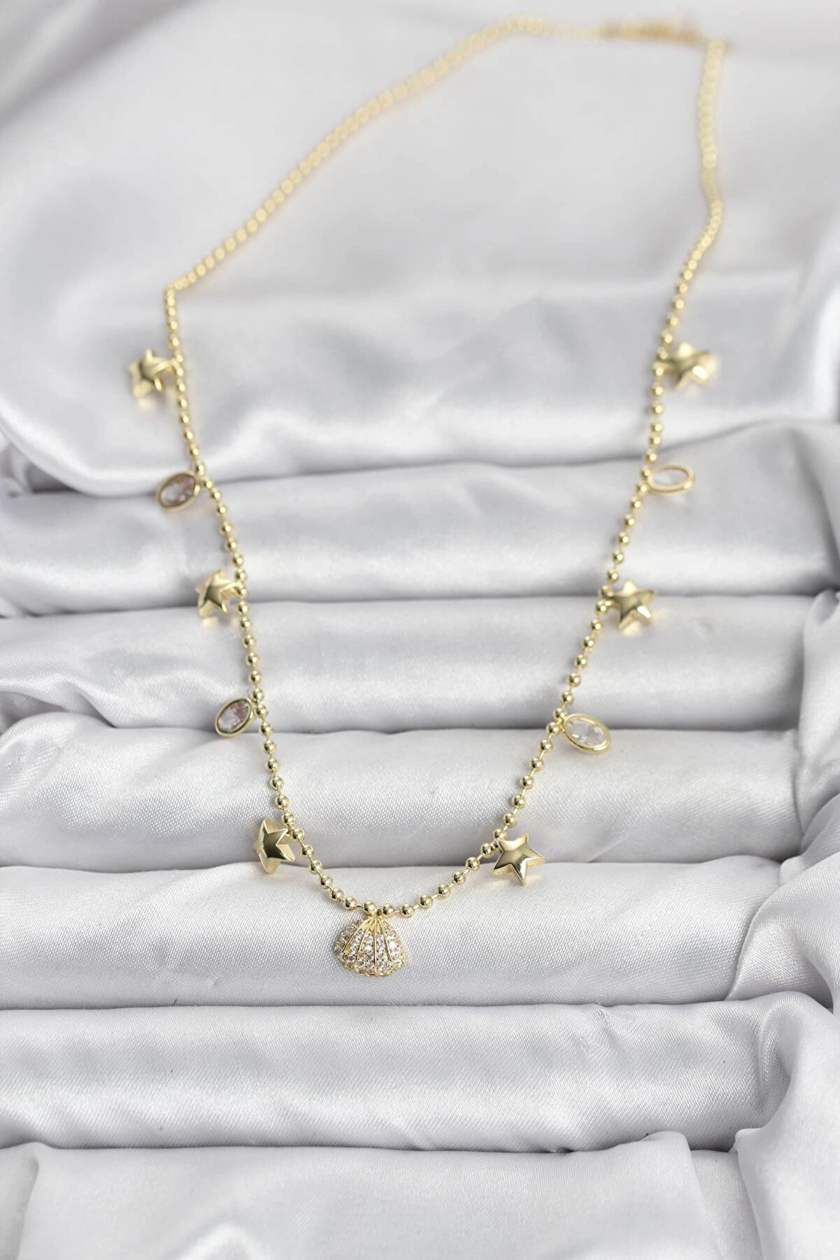 Clari̇ss Pi̇ri̇n&ccedil; Gold Renk Zi̇rkon Taşlı Deni̇z Kabuğu Model Kadın Kolye