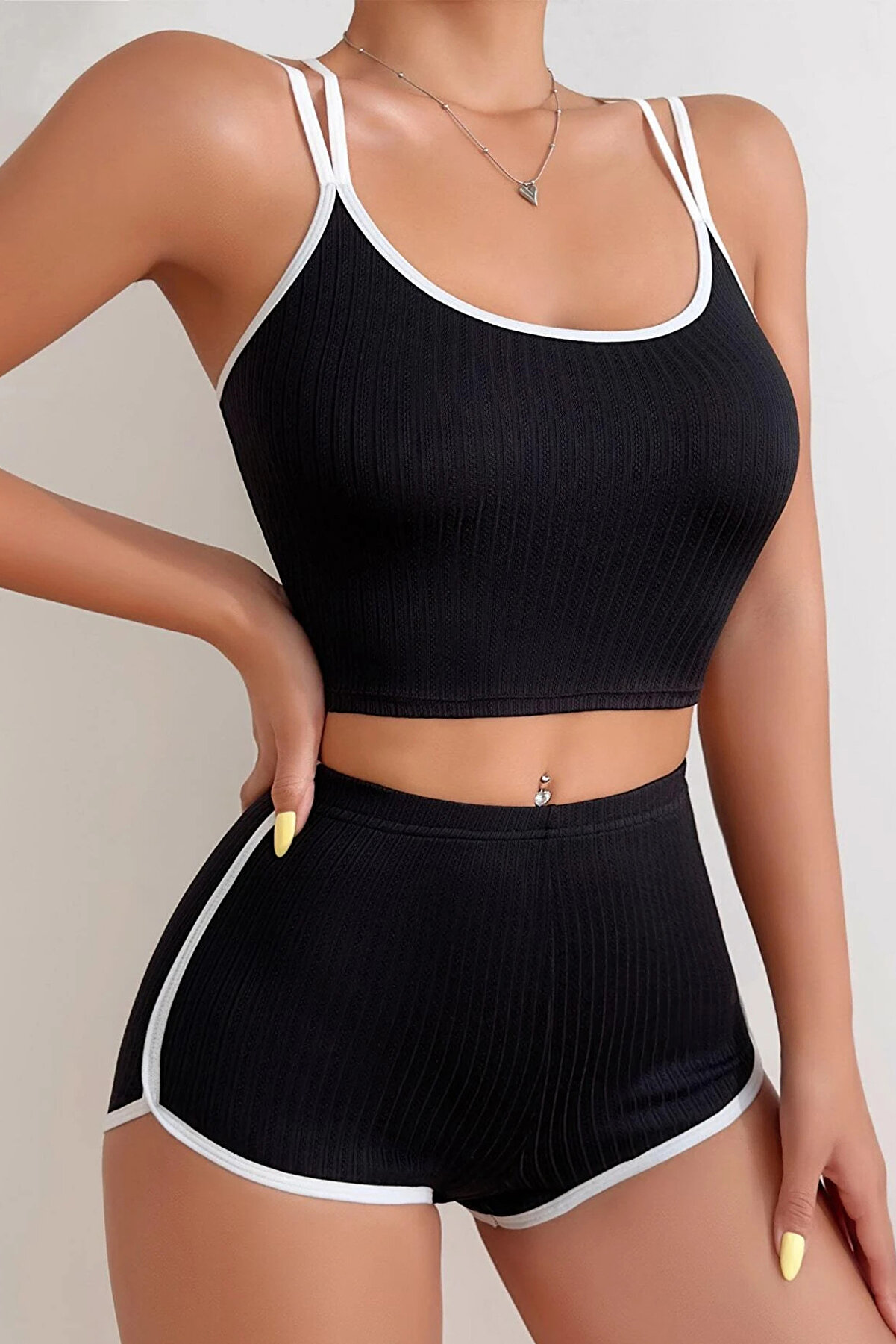 Ethab Ti̇caret Kadın Si̇yah Beyaz &Ccedil;apraz Lasti̇k Detaylı Kaşkorse Şortlu Geceli̇k Takımı