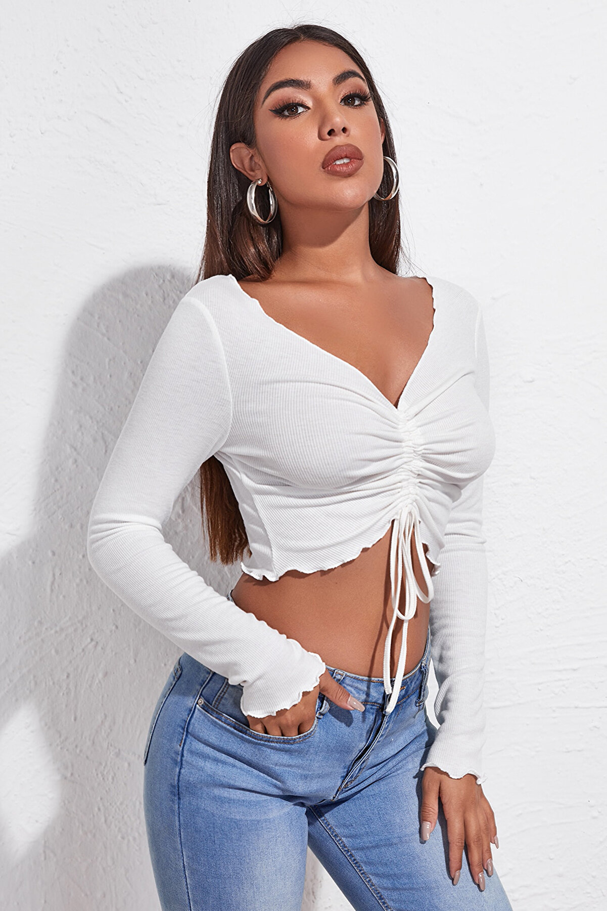 Lyyn Defnada Kadın Beyaz Uzun Kollu B&uuml;zd&uuml;rme Bağcık Detaylı Crop Top Bluz