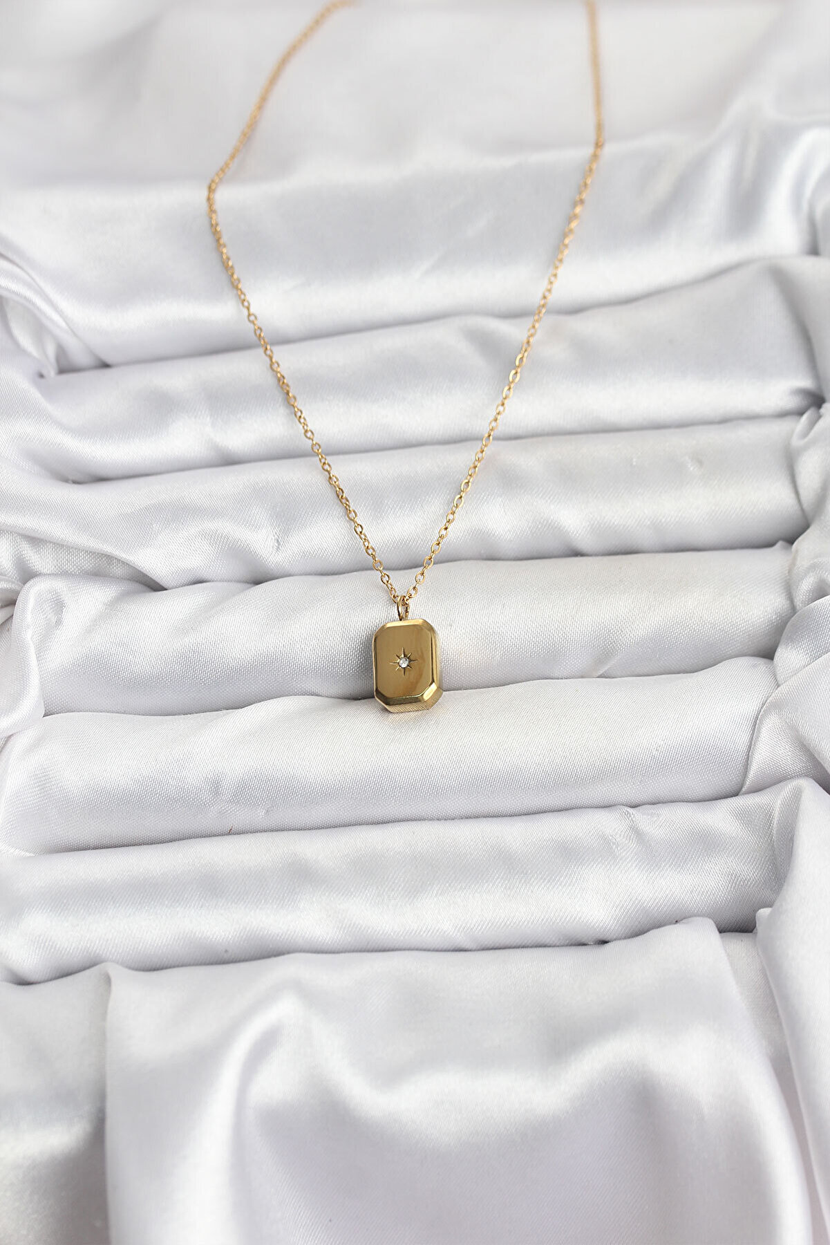 Epi̇lons 316L &Ccedil;eli̇k Zi̇nci̇r Gold Renk Mi̇ni̇mal Kutup Yıldızı Model Kadın Kolye - Tj-Bko10683