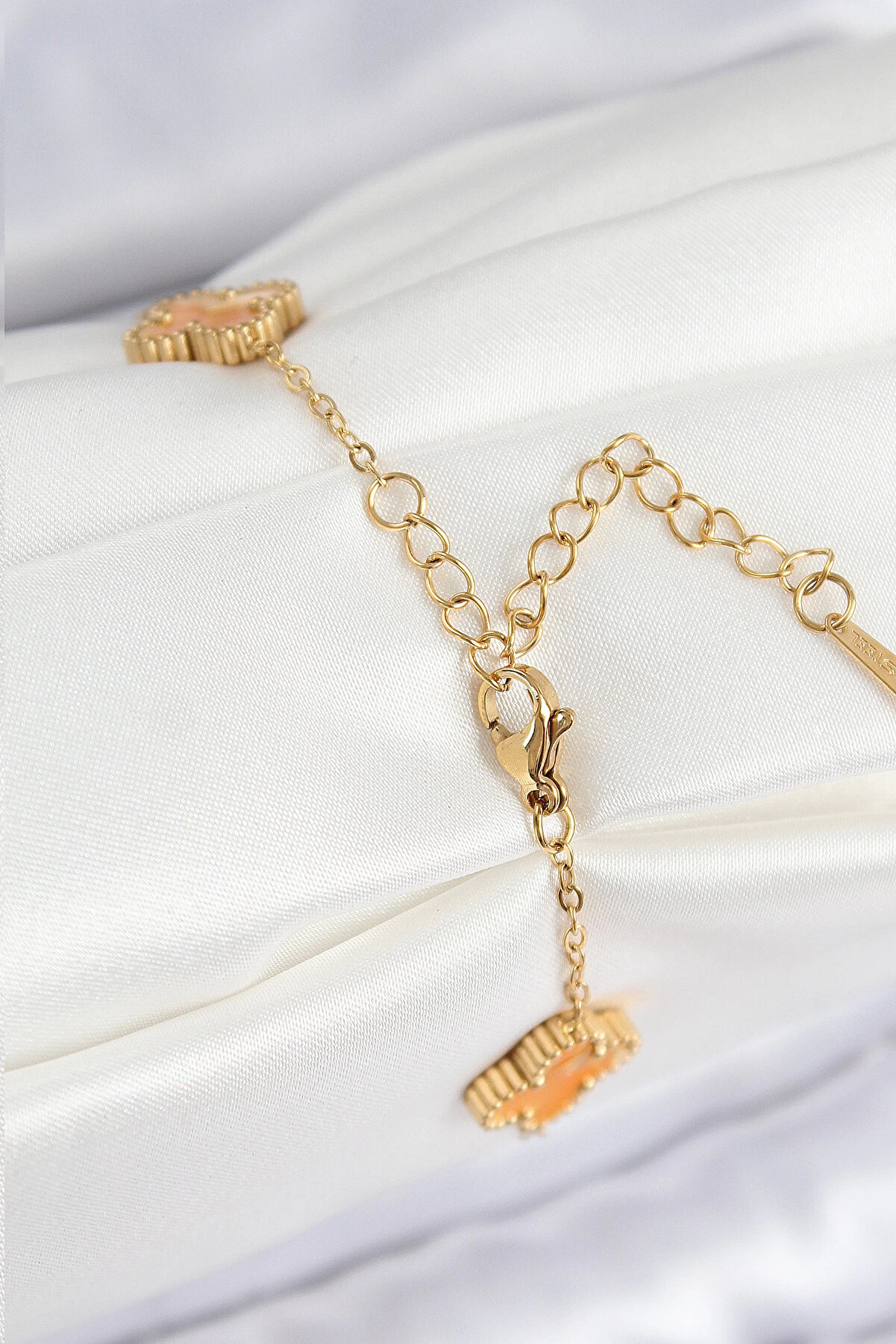 Clari̇ss 316L &Ccedil;eli̇k Sedefli̇ Turuncu Gold Renk Yonca Kadın Bi̇lekli̇k