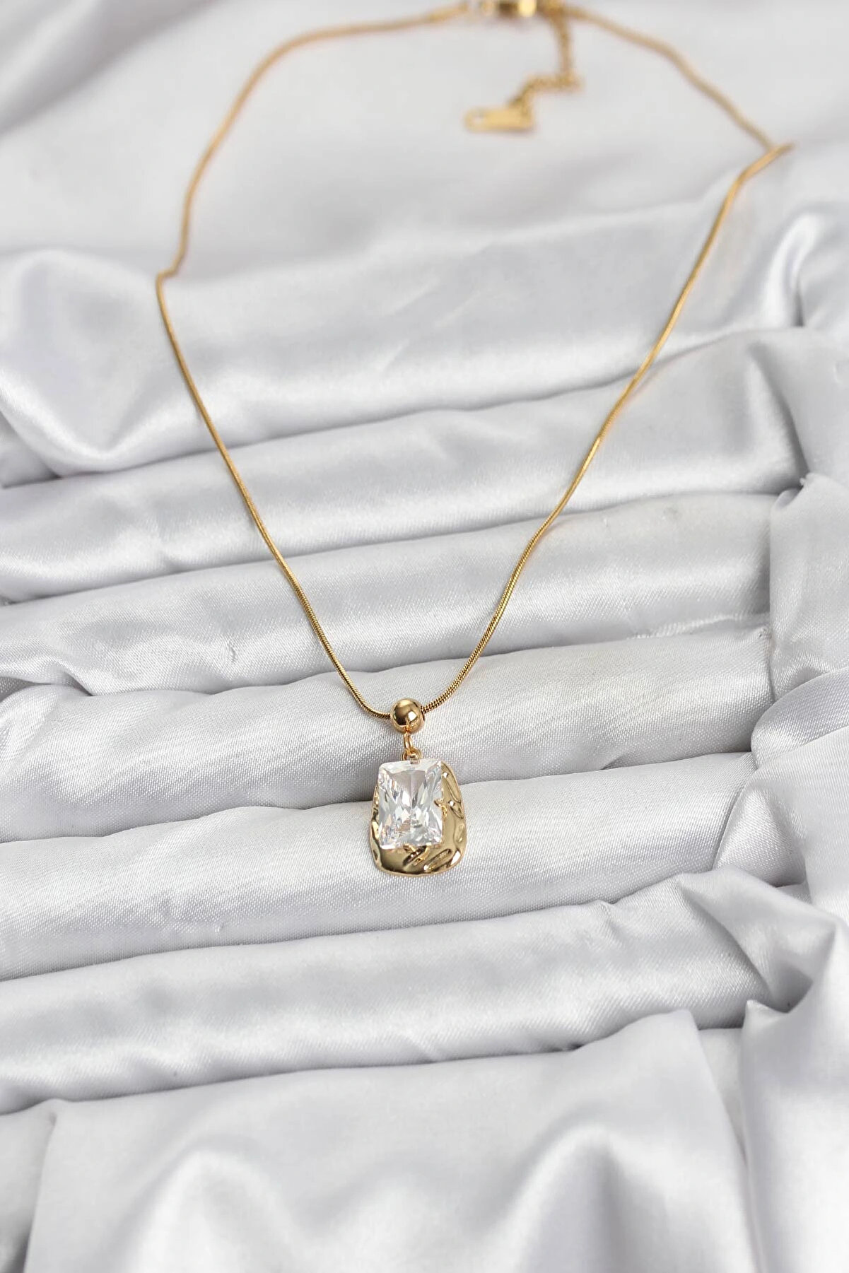 Glımmery Harmonyaura 316L &Ccedil;eli̇k Zi̇nci̇r Gold Renk Zi̇rkon Taşlı Kadın Kolye